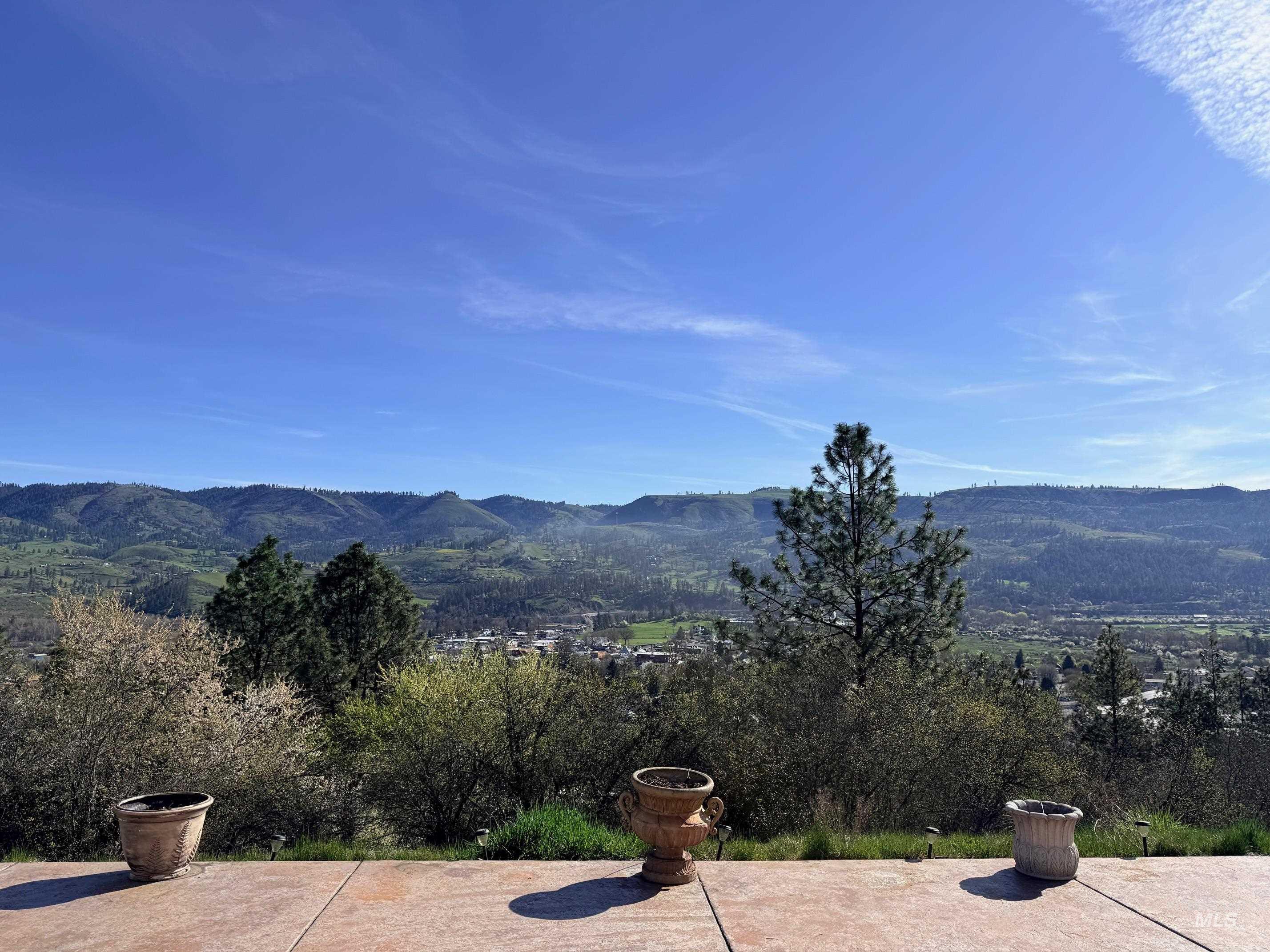 811 Crest Dr, Kamiah, Idaho 83536, 3 Bedrooms, 2.5 Bathrooms, Residential For Sale, Price $760,000,MLS 98973580