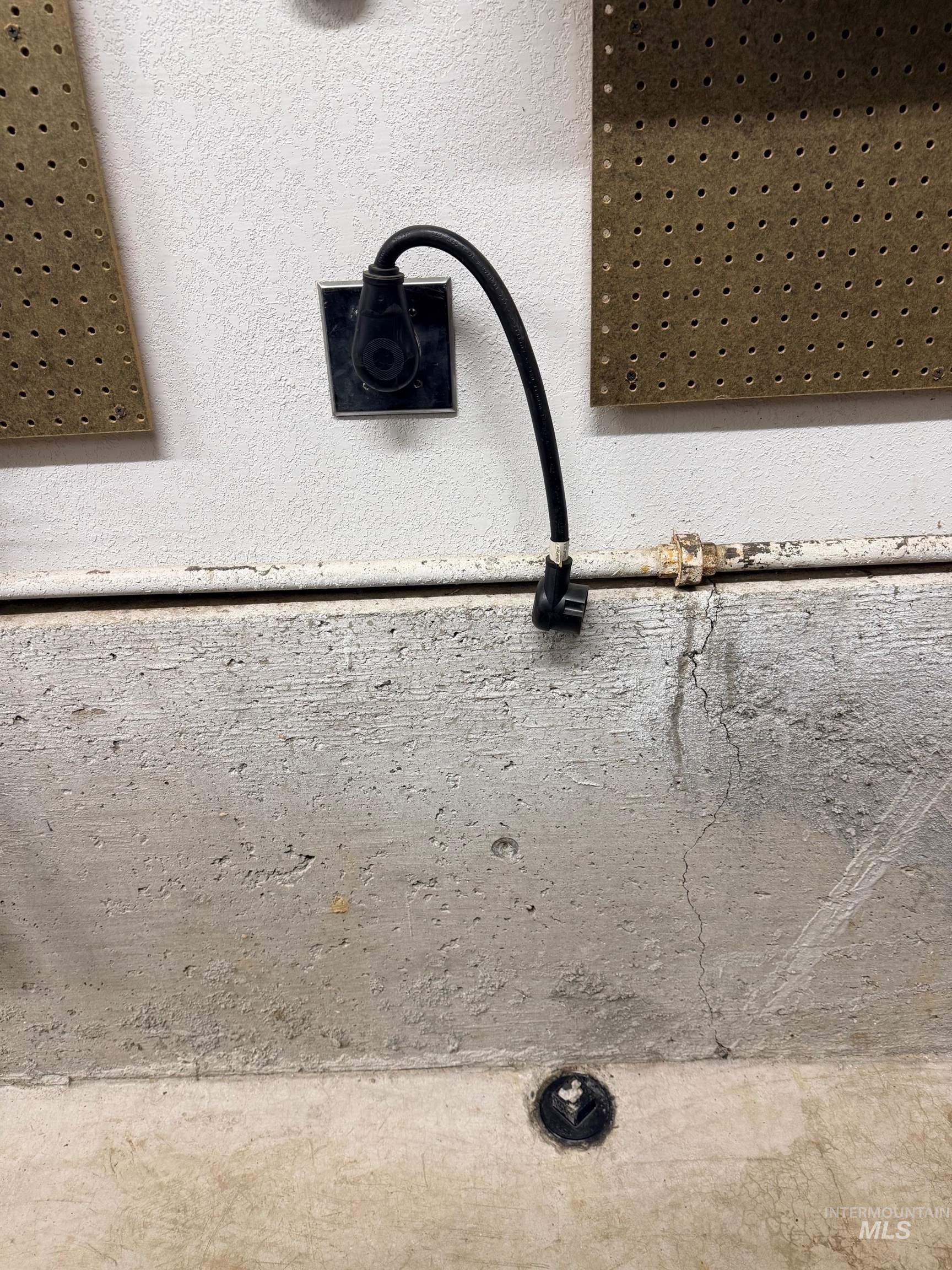 811 Crest Dr, Kamiah, Idaho 83536, 3 Bedrooms, 2.5 Bathrooms, Residential For Sale, Price $760,000, 98973580