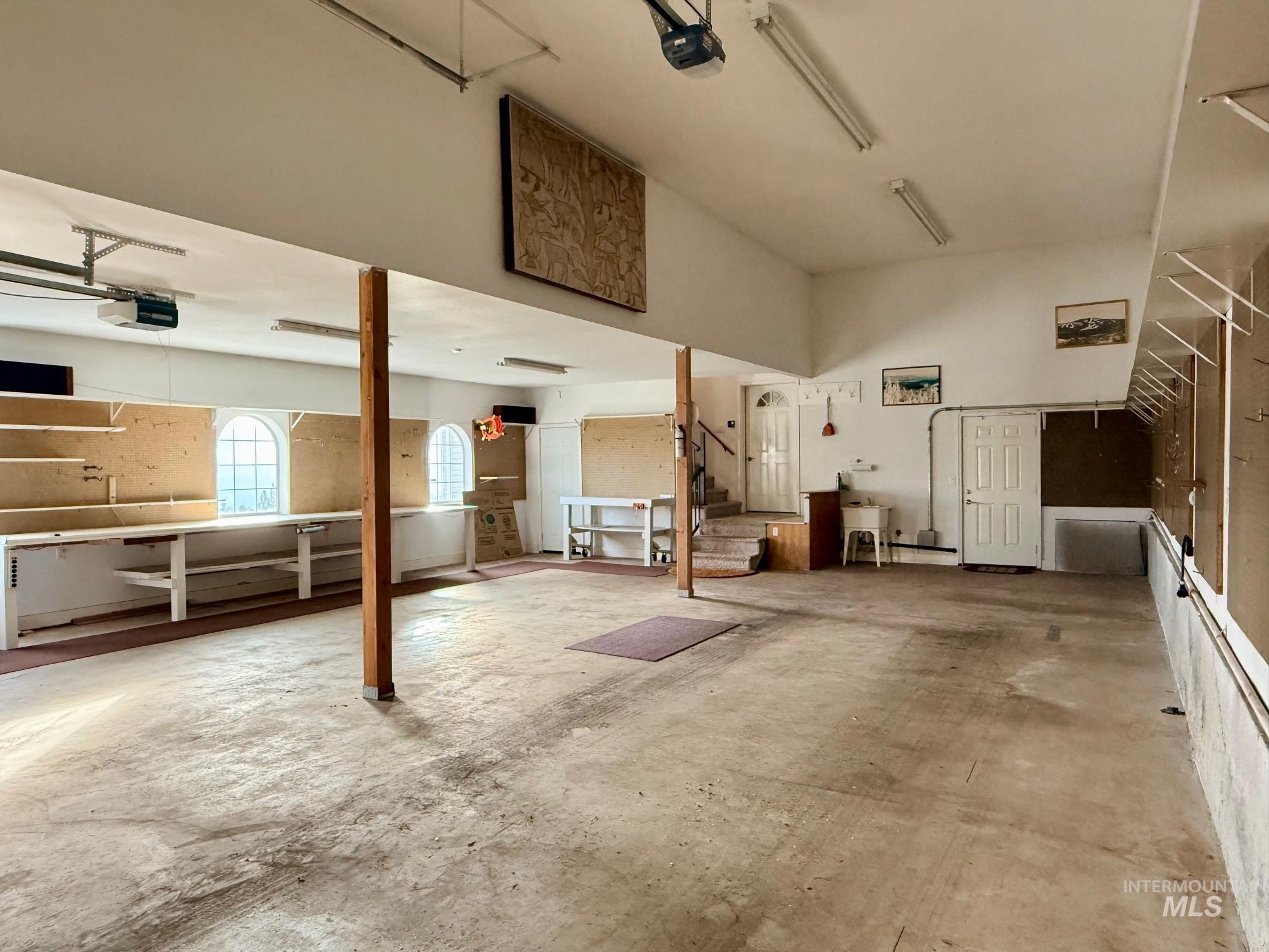 811 Crest Dr, Kamiah, Idaho 83536, 3 Bedrooms, 2.5 Bathrooms, Residential For Sale, Price $760,000,MLS 98973580