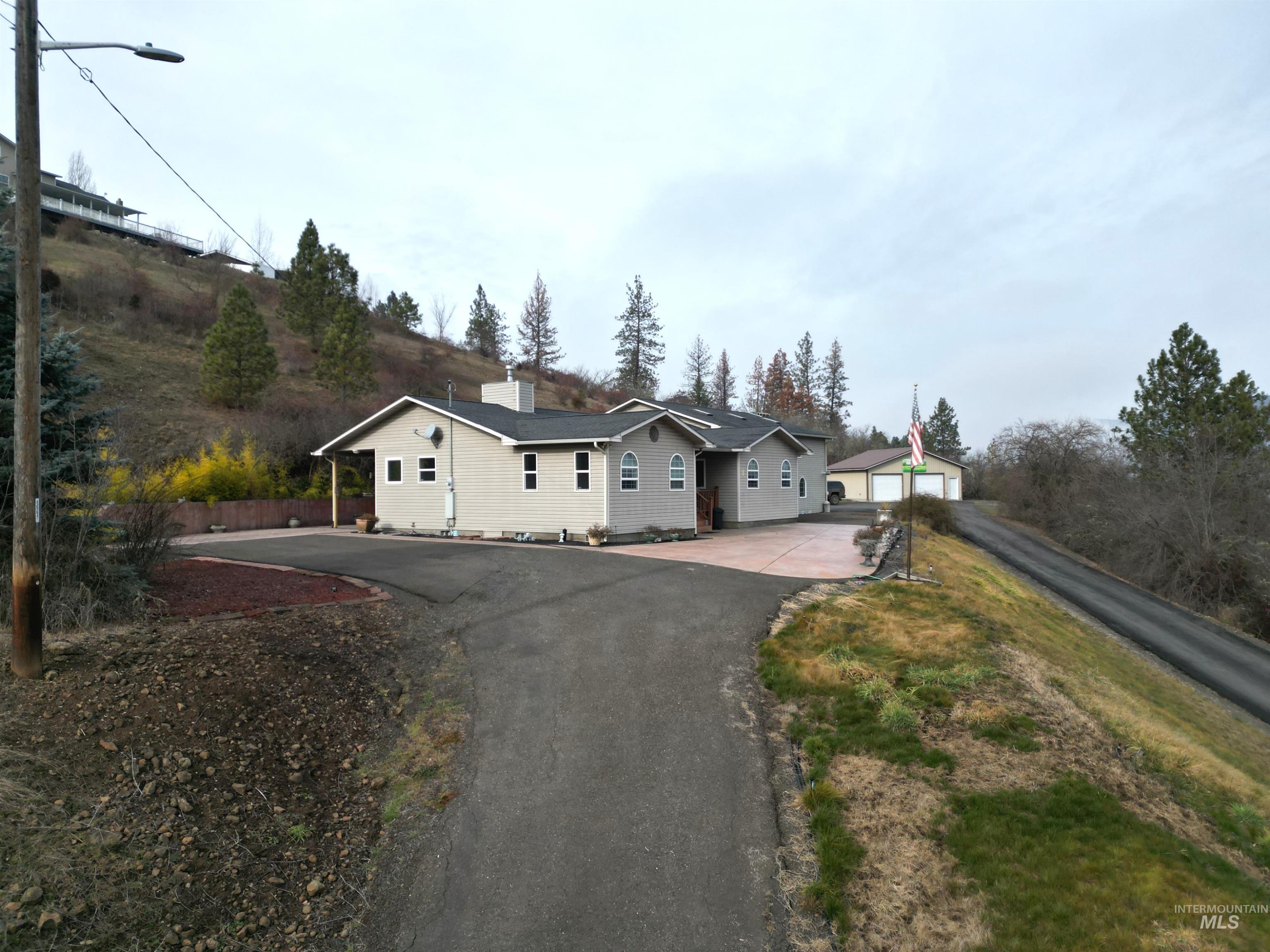 811 Crest Dr, Kamiah, Idaho 83536, 3 Bedrooms, 2.5 Bathrooms, Residential For Sale, Price $760,000, 98973580