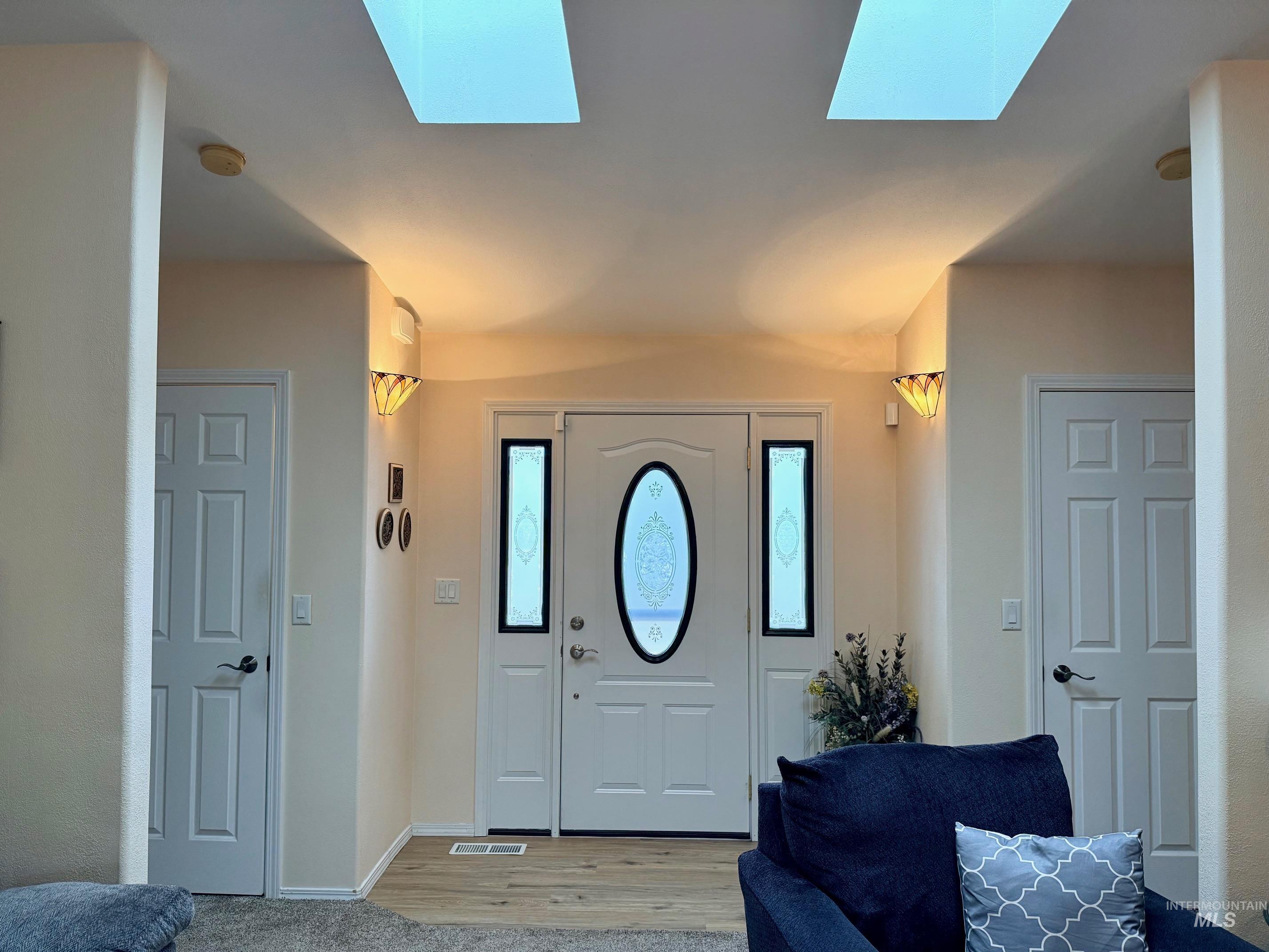 811 Crest Dr, Kamiah, Idaho 83536, 3 Bedrooms, 2.5 Bathrooms, Residential For Sale, Price $760,000, 98973580