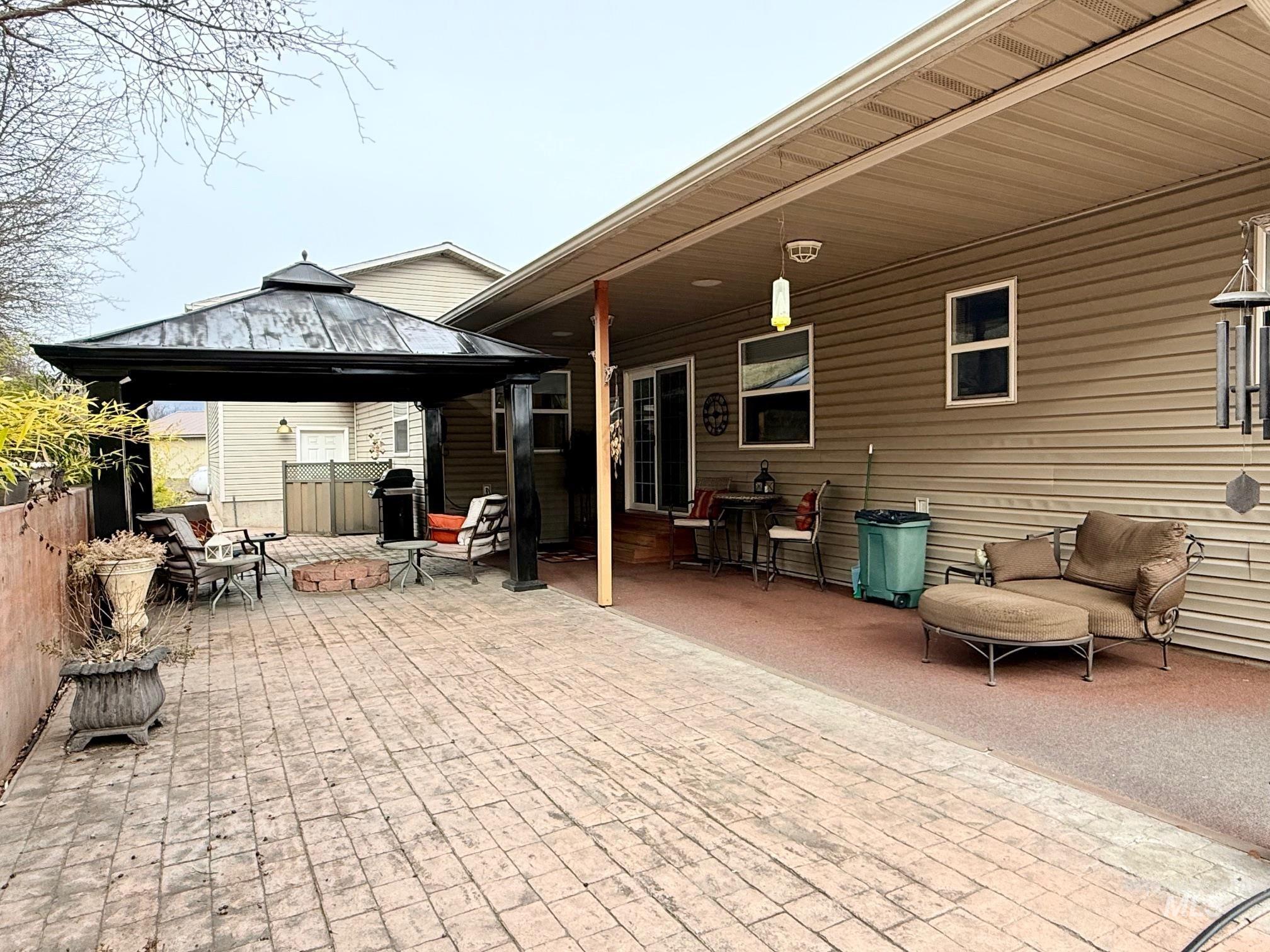 811 Crest Dr, Kamiah, Idaho 83536, 3 Bedrooms, 2.5 Bathrooms, Residential For Sale, Price $760,000, 98973580