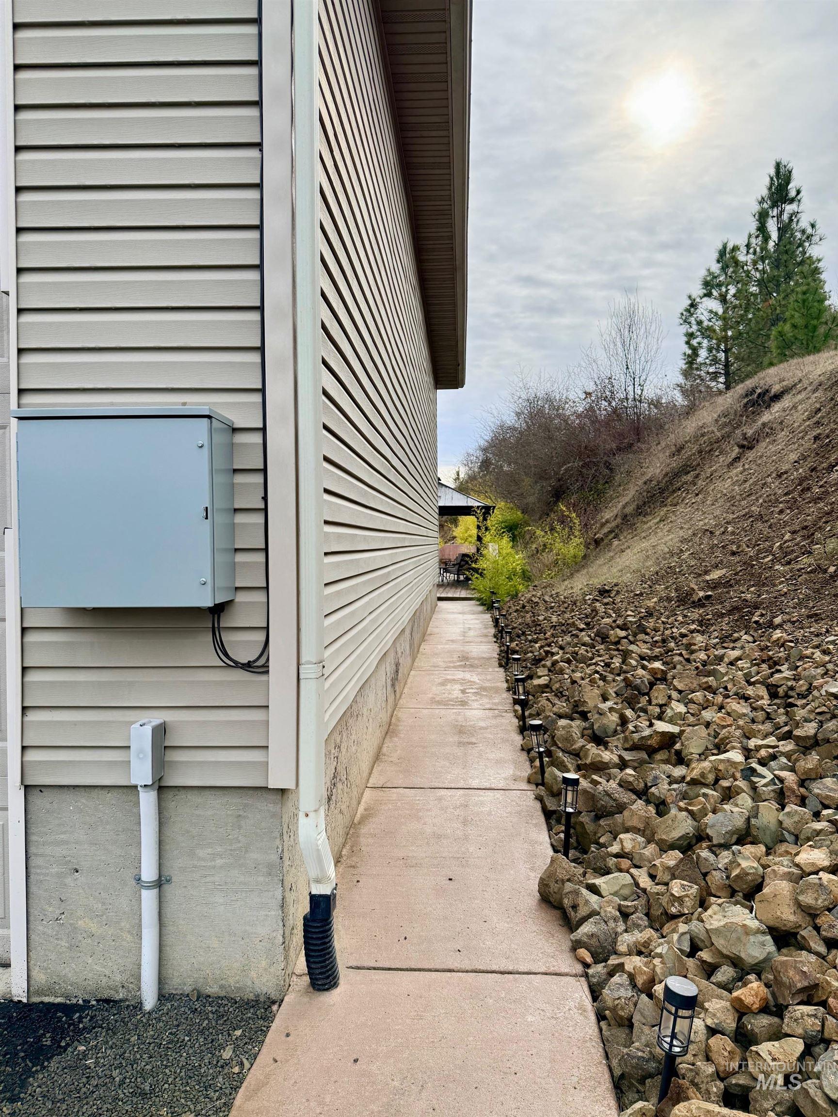 811 Crest Dr, Kamiah, Idaho 83536, 3 Bedrooms, 2.5 Bathrooms, Residential For Sale, Price $760,000,MLS 98973580