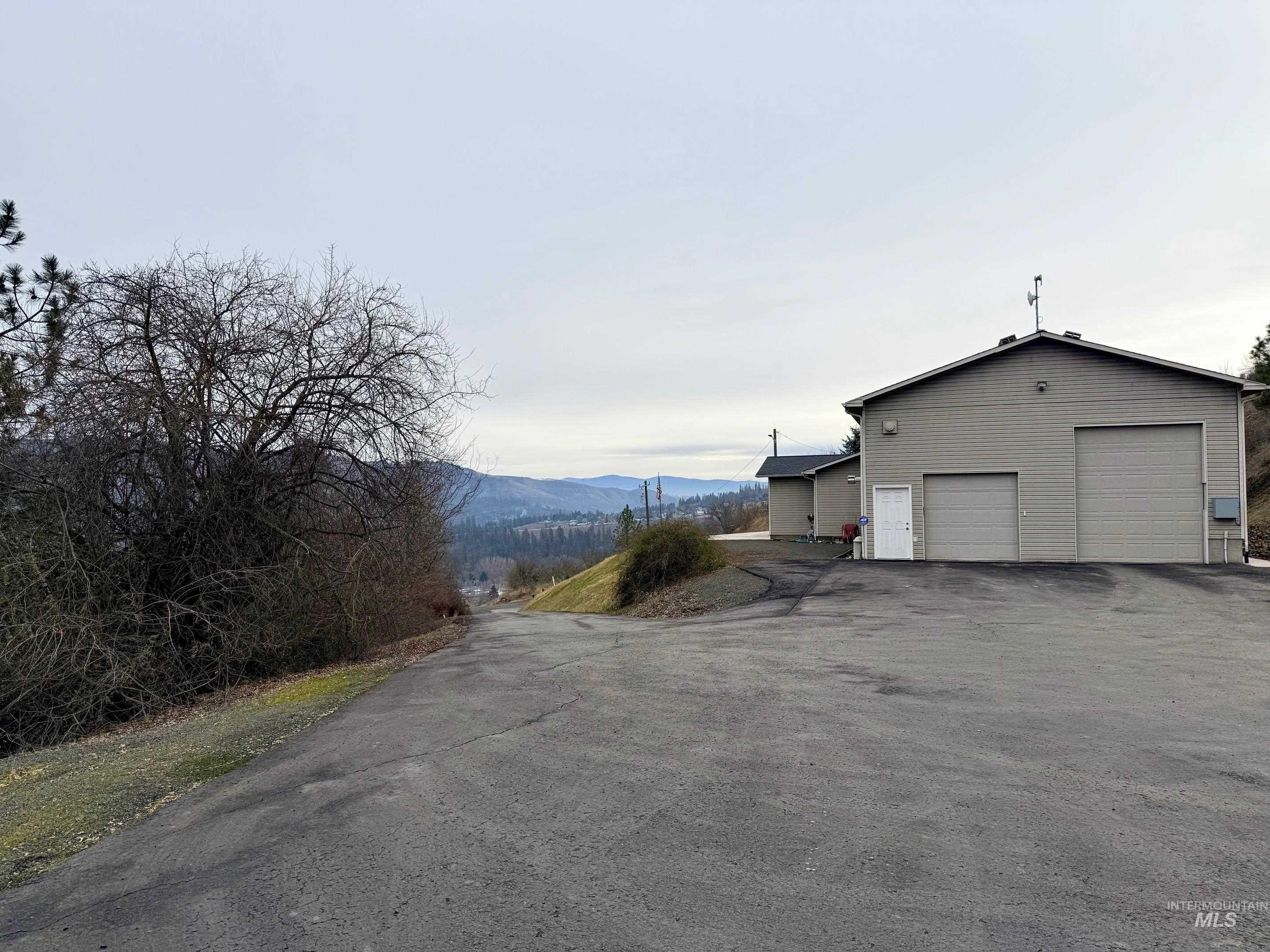 811 Crest Dr, Kamiah, Idaho 83536, 3 Bedrooms, 2.5 Bathrooms, Residential For Sale, Price $760,000, 98973580