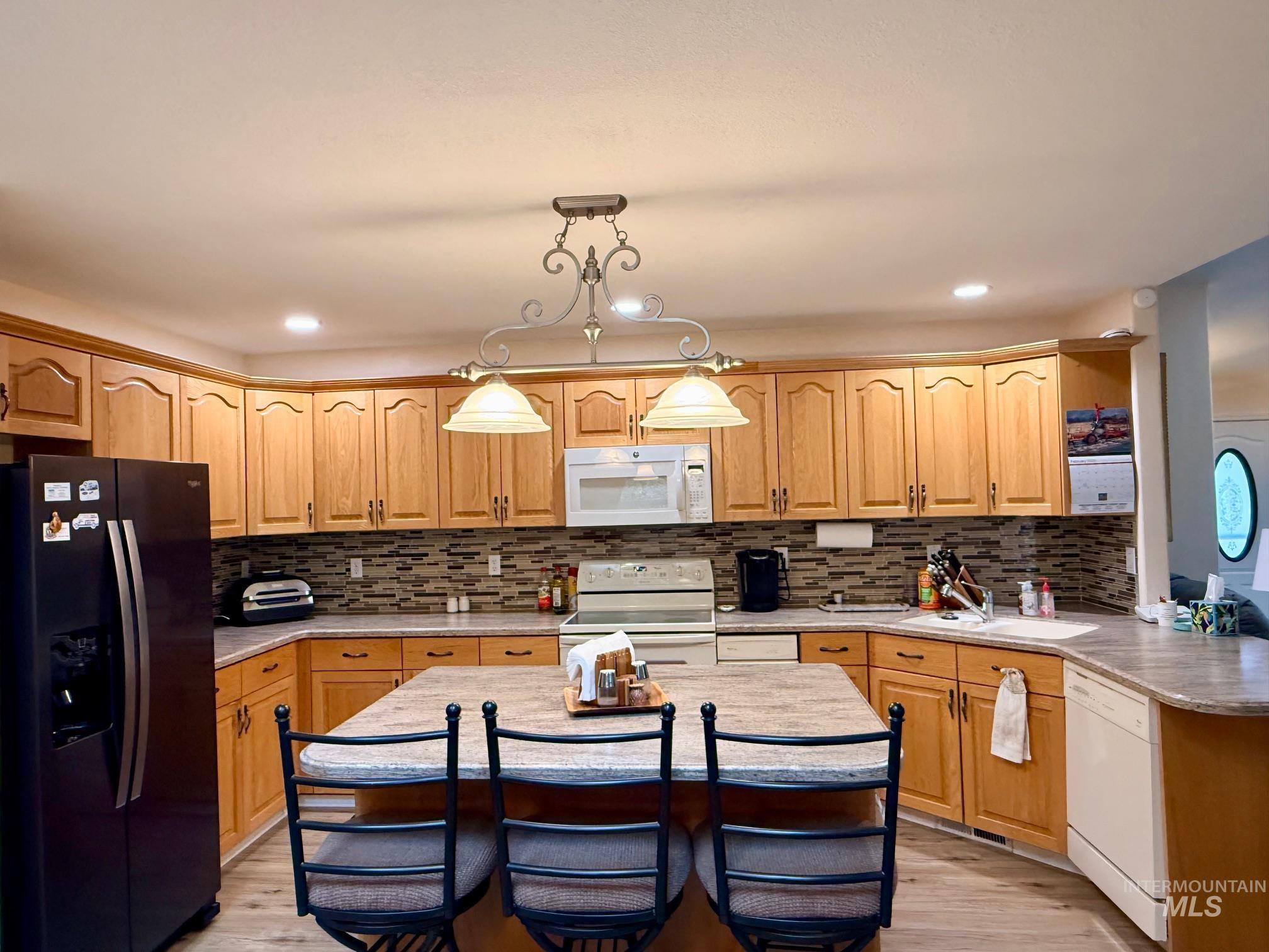 811 Crest Dr, Kamiah, Idaho 83536, 3 Bedrooms, 2.5 Bathrooms, Residential For Sale, Price $760,000, 98973580