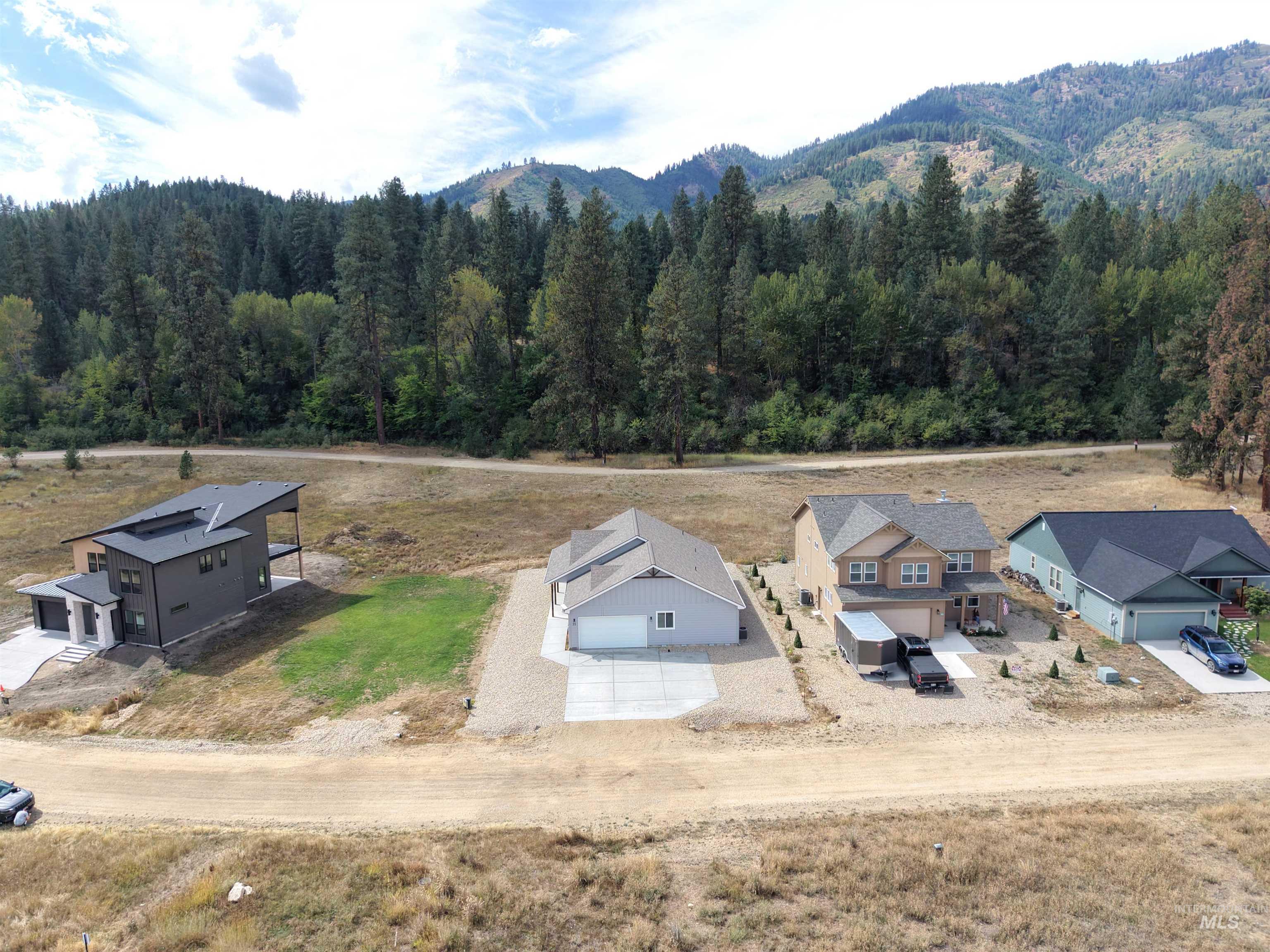 33 Wapiti Ct, Garden Valley, Idaho 83622, 3 Bedrooms, 2 Bathrooms, Residential For Sale, Price $585,000,MLS 98973582