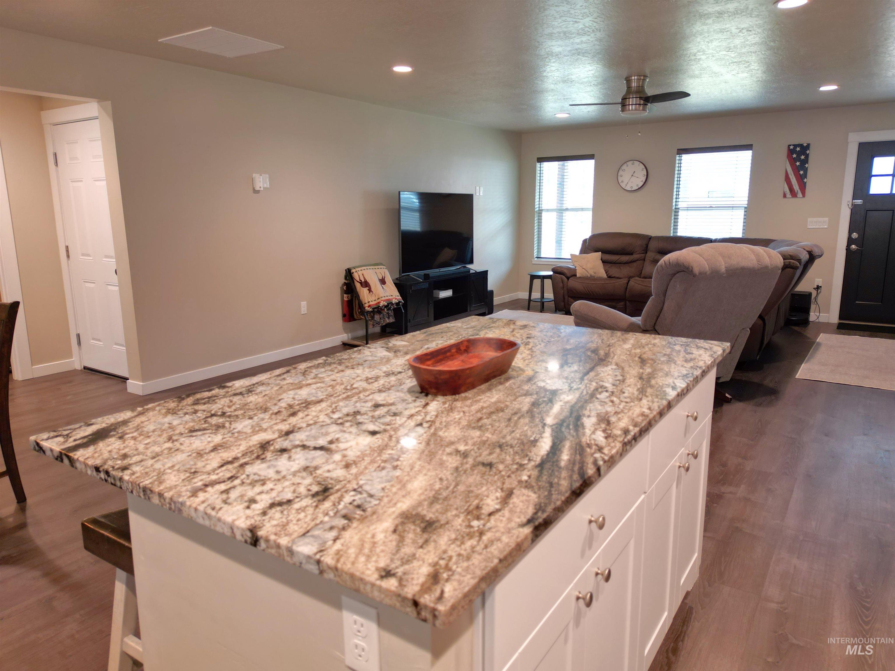 33 Wapiti Ct, Garden Valley, Idaho 83622, 3 Bedrooms, 2 Bathrooms, Residential For Sale, Price $585,000,MLS 98973582