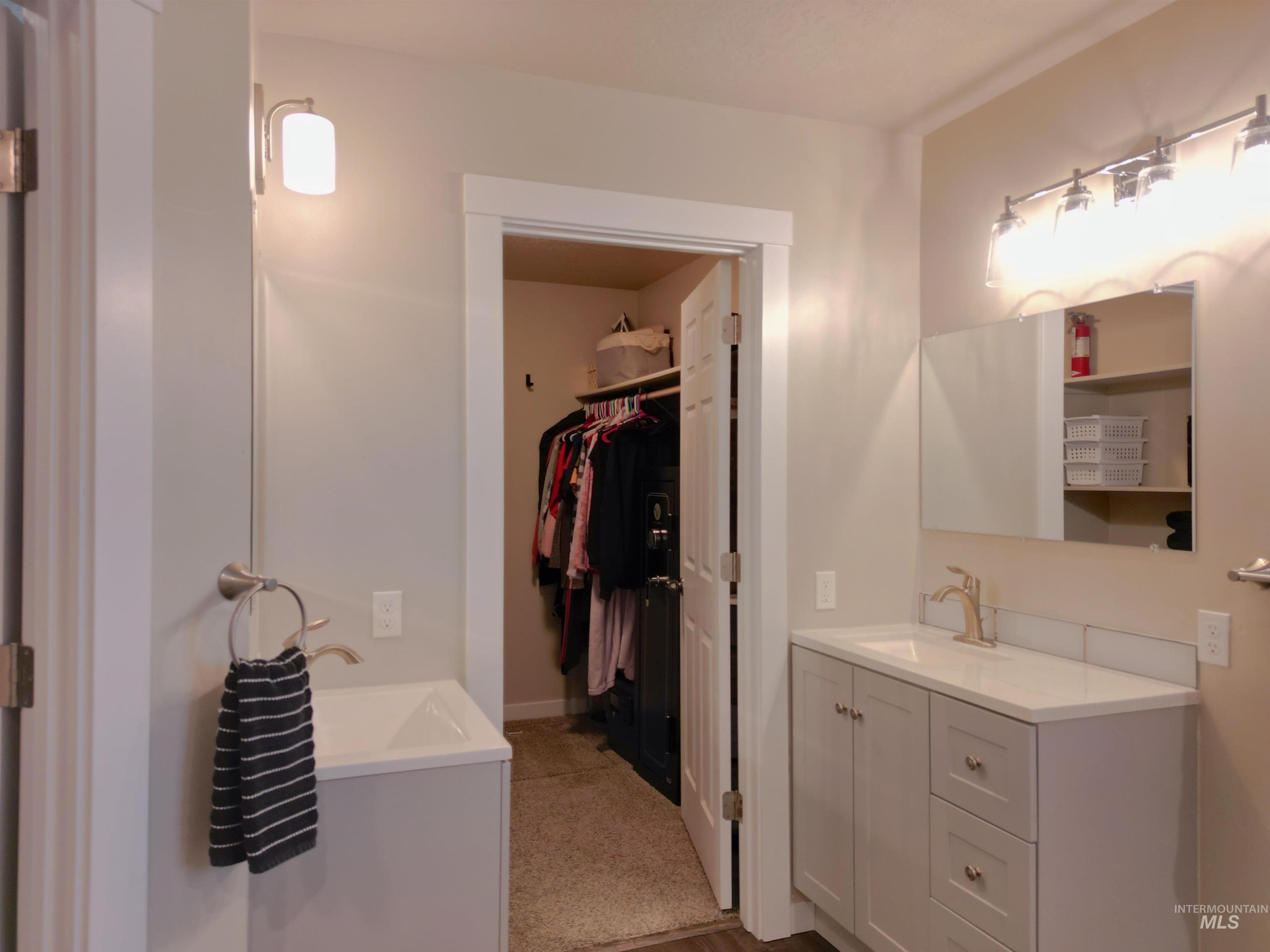 33 Wapiti Ct, Garden Valley, Idaho 83622, 3 Bedrooms, 2 Bathrooms, Residential For Sale, Price $615,000,MLS 98973582