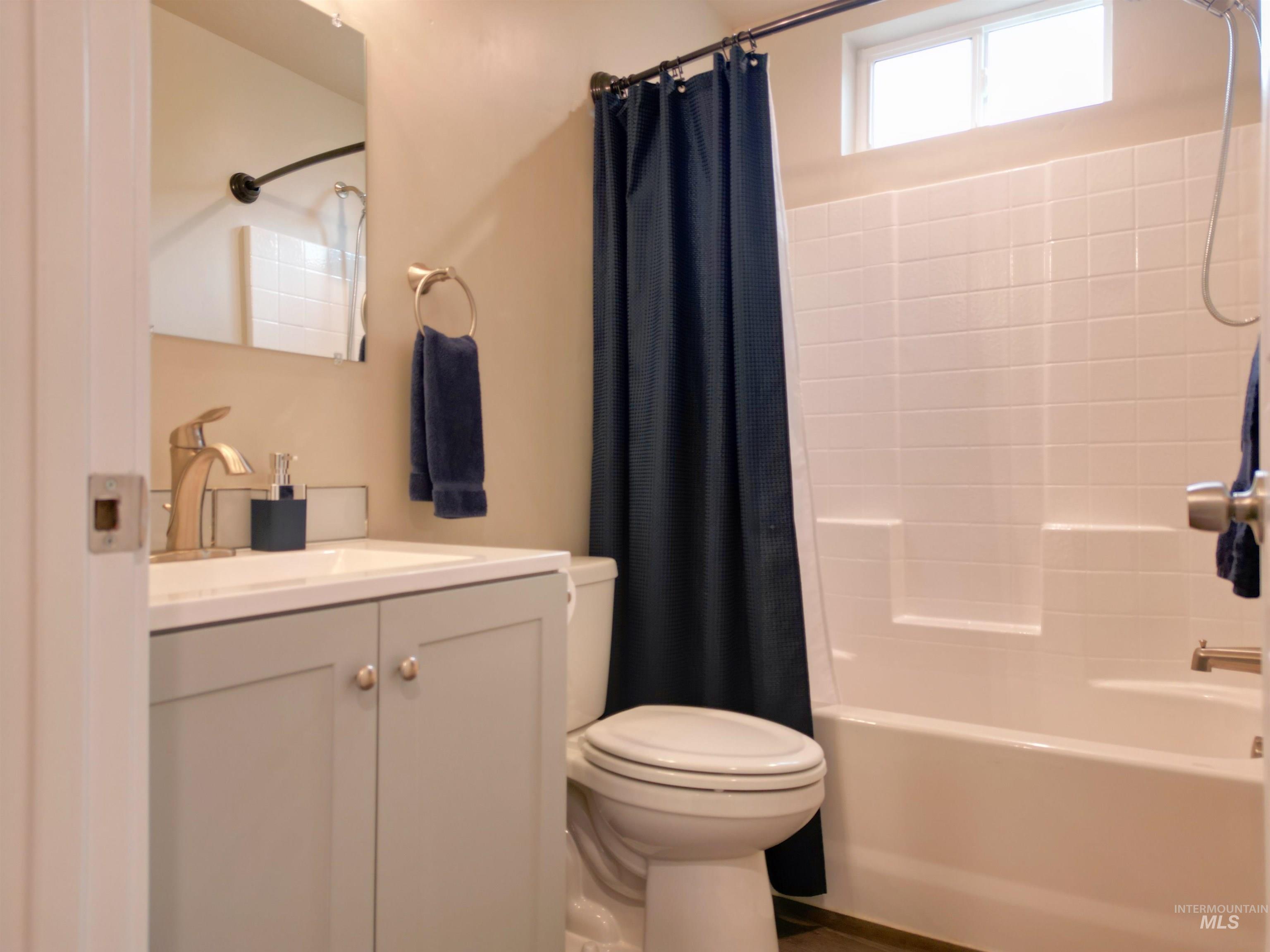 33 Wapiti Ct, Garden Valley, Idaho 83622, 3 Bedrooms, 2 Bathrooms, Residential For Sale, Price $615,000,MLS 98973582