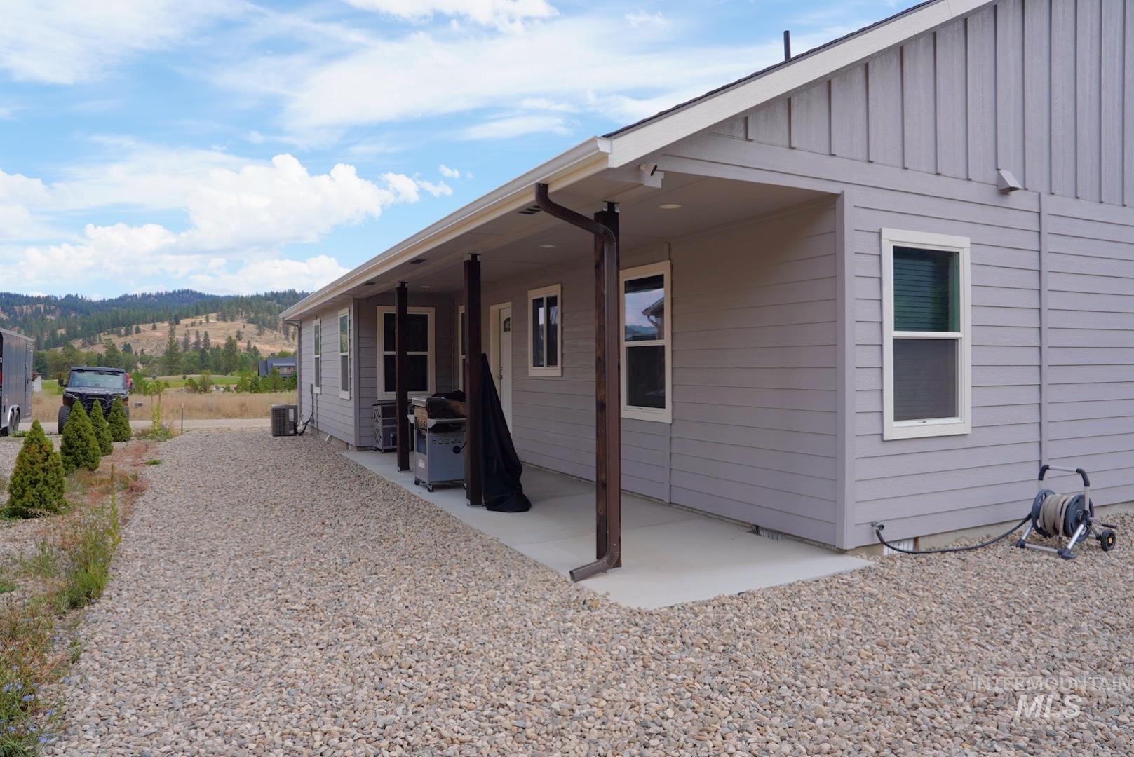 33 Wapiti Ct, Garden Valley, Idaho 83622, 3 Bedrooms, 2 Bathrooms, Residential For Sale, Price $585,000,MLS 98973582