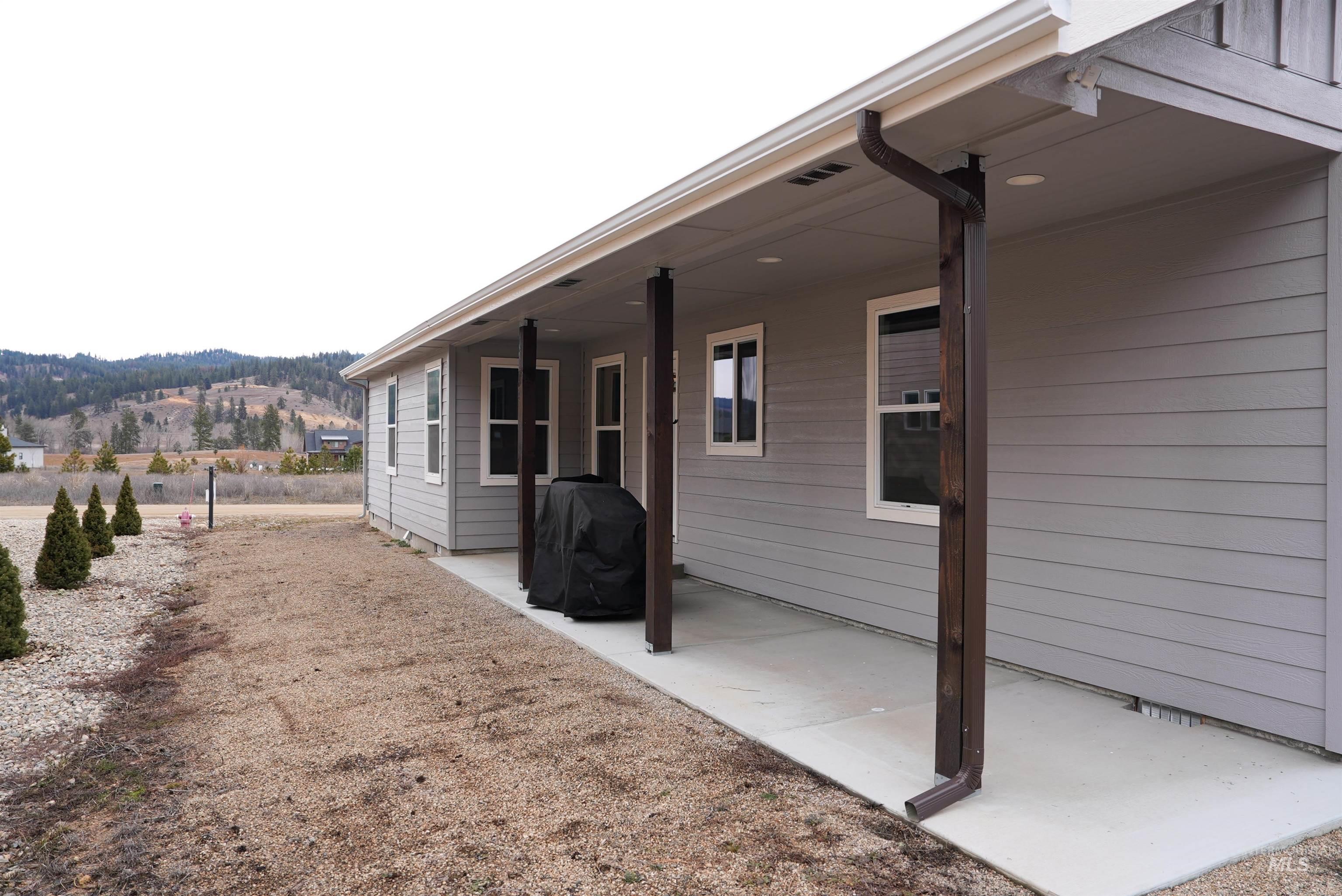 33 Wapiti Ct, Garden Valley, Idaho 83622, 3 Bedrooms, 2 Bathrooms, Residential For Sale, Price $615,000,MLS 98973582