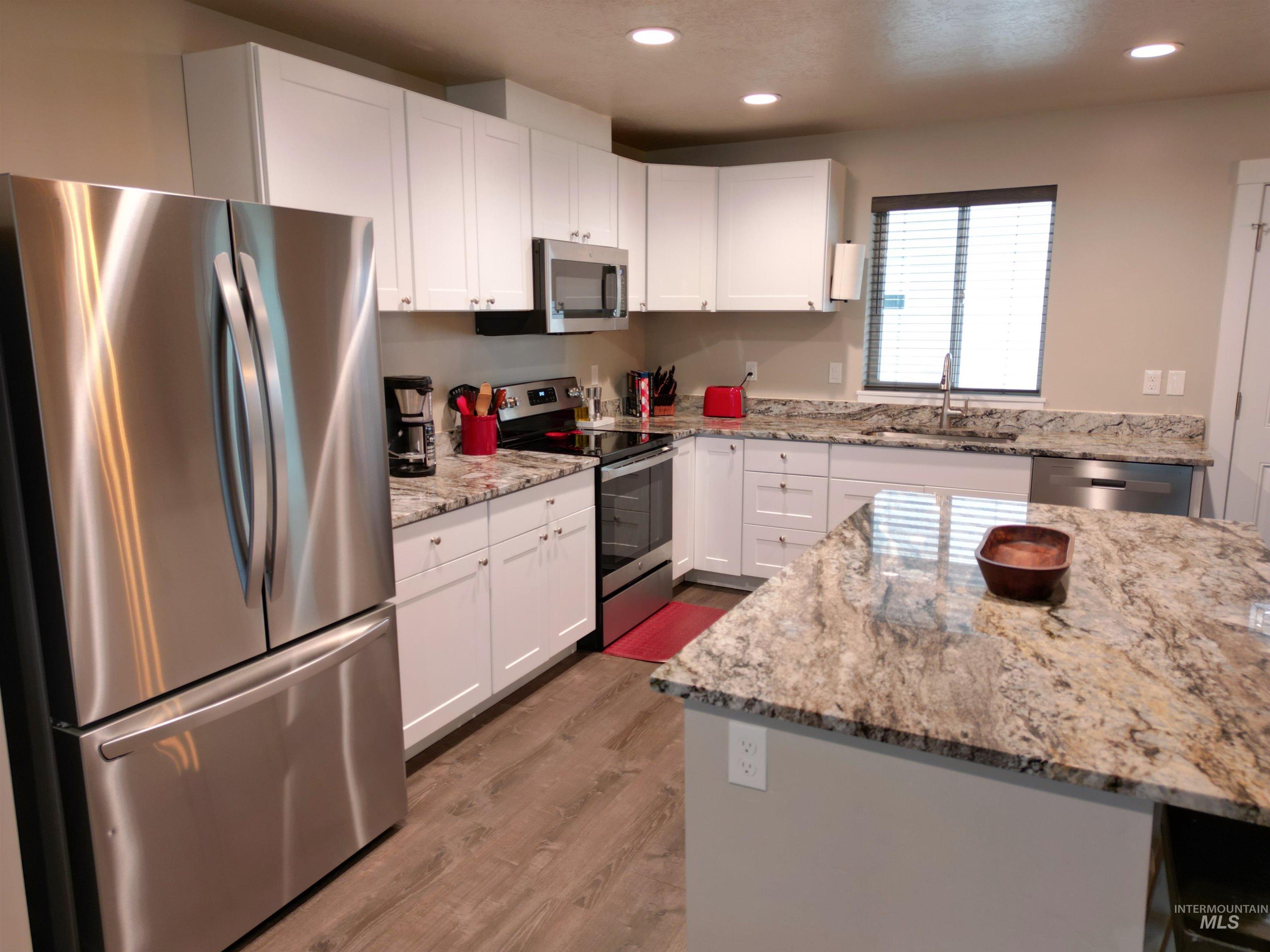 33 Wapiti Ct, Garden Valley, Idaho 83622, 3 Bedrooms, 2 Bathrooms, Residential For Sale, Price $615,000,MLS 98973582