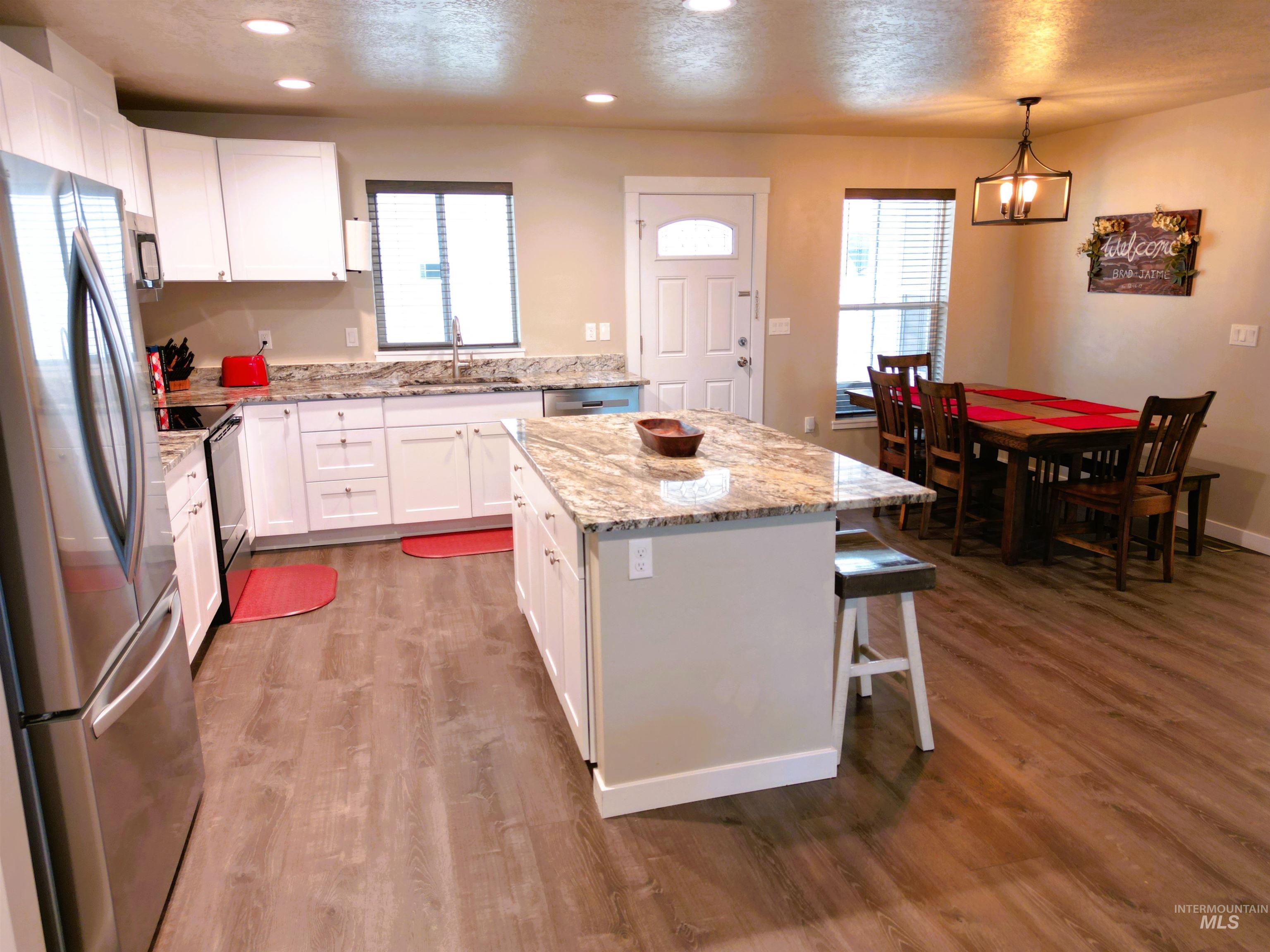 33 Wapiti Ct, Garden Valley, Idaho 83622, 3 Bedrooms, 2 Bathrooms, Residential For Sale, Price $585,000,MLS 98973582