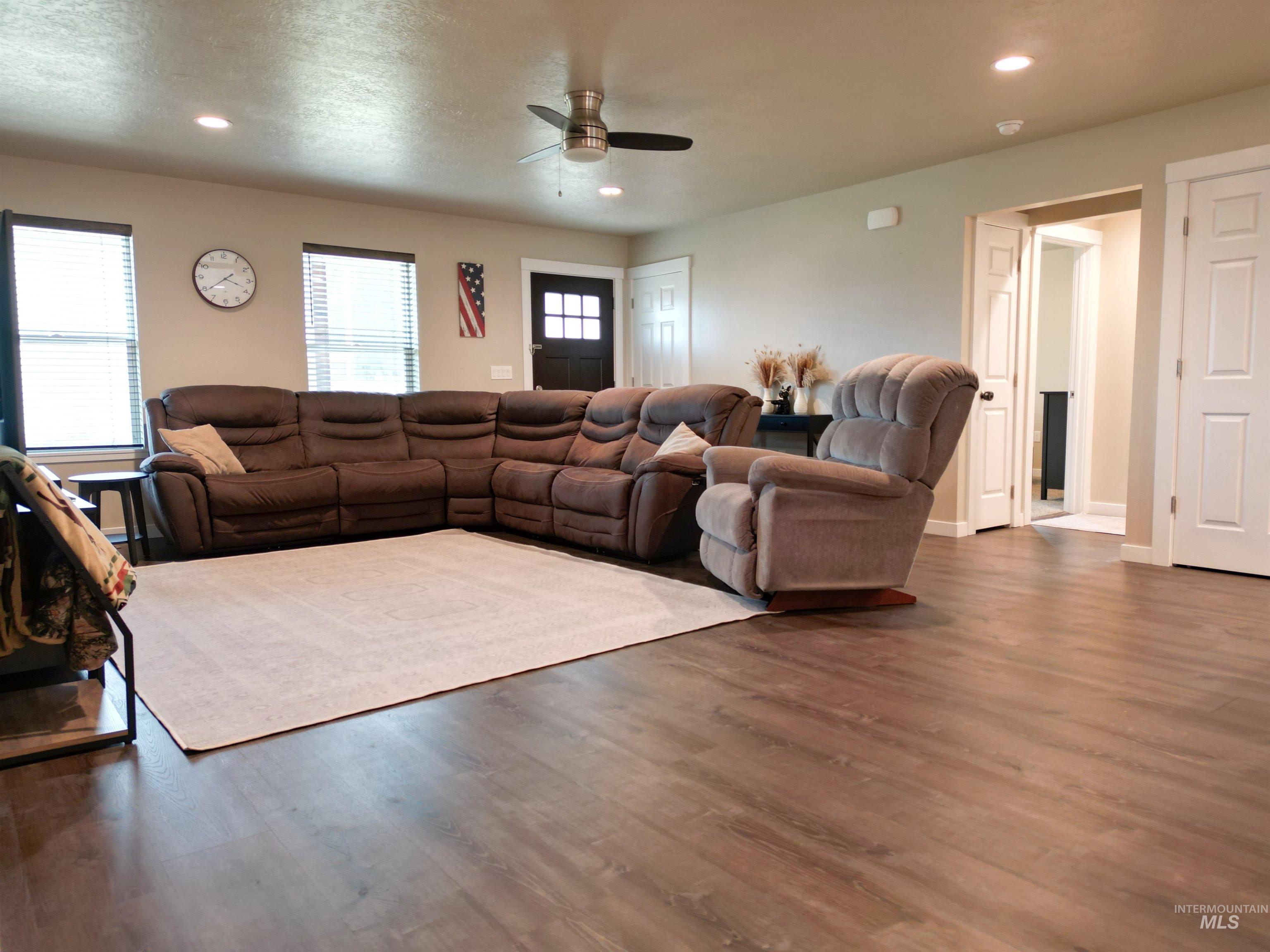 33 Wapiti Ct, Garden Valley, Idaho 83622, 3 Bedrooms, 2 Bathrooms, Residential For Sale, Price $585,000,MLS 98973582