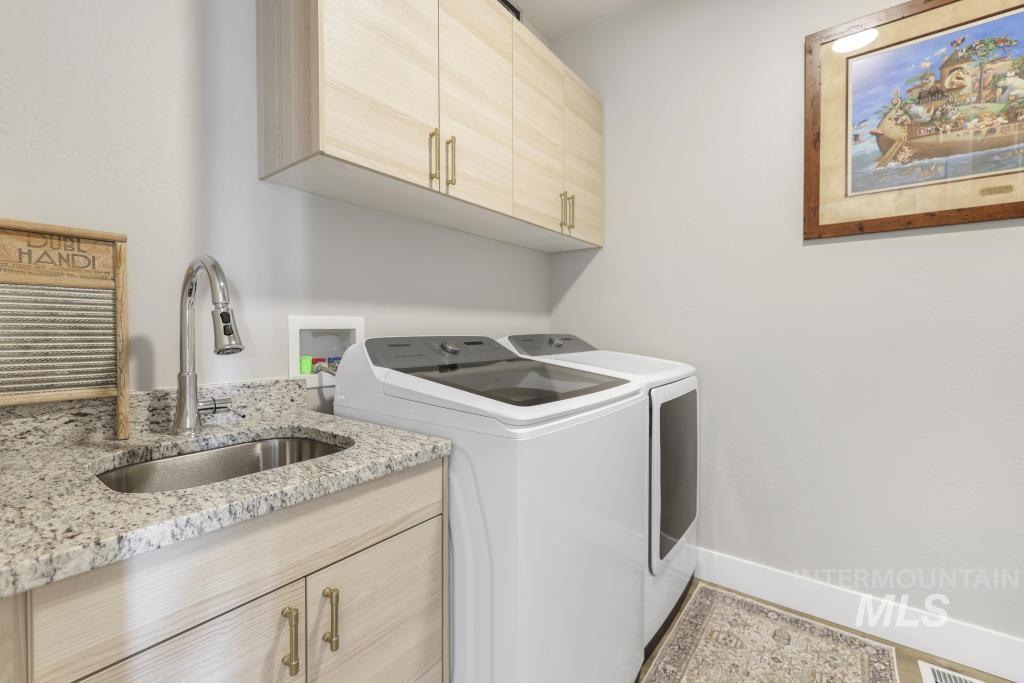 1020 13th Street, Rupert, Idaho 83350, 3 Bedrooms, 2 Bathrooms, Residential For Sale, Price $365,000,MLS 98973588