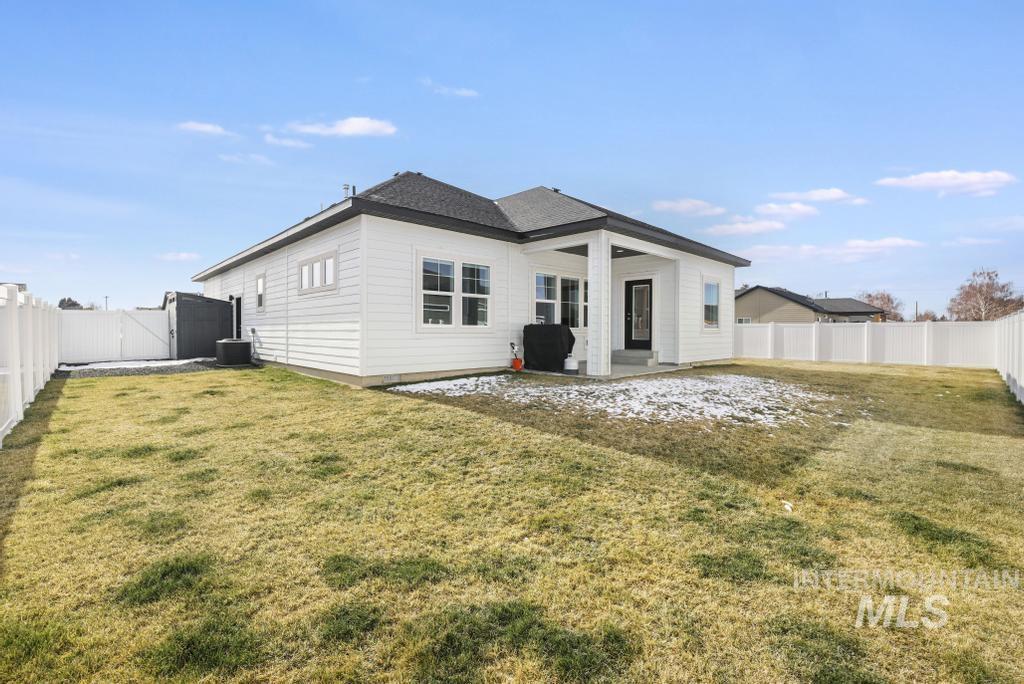 1020 13th Street, Rupert, Idaho 83350, 3 Bedrooms, 2 Bathrooms, Residential For Sale, Price $365,000,MLS 98973588