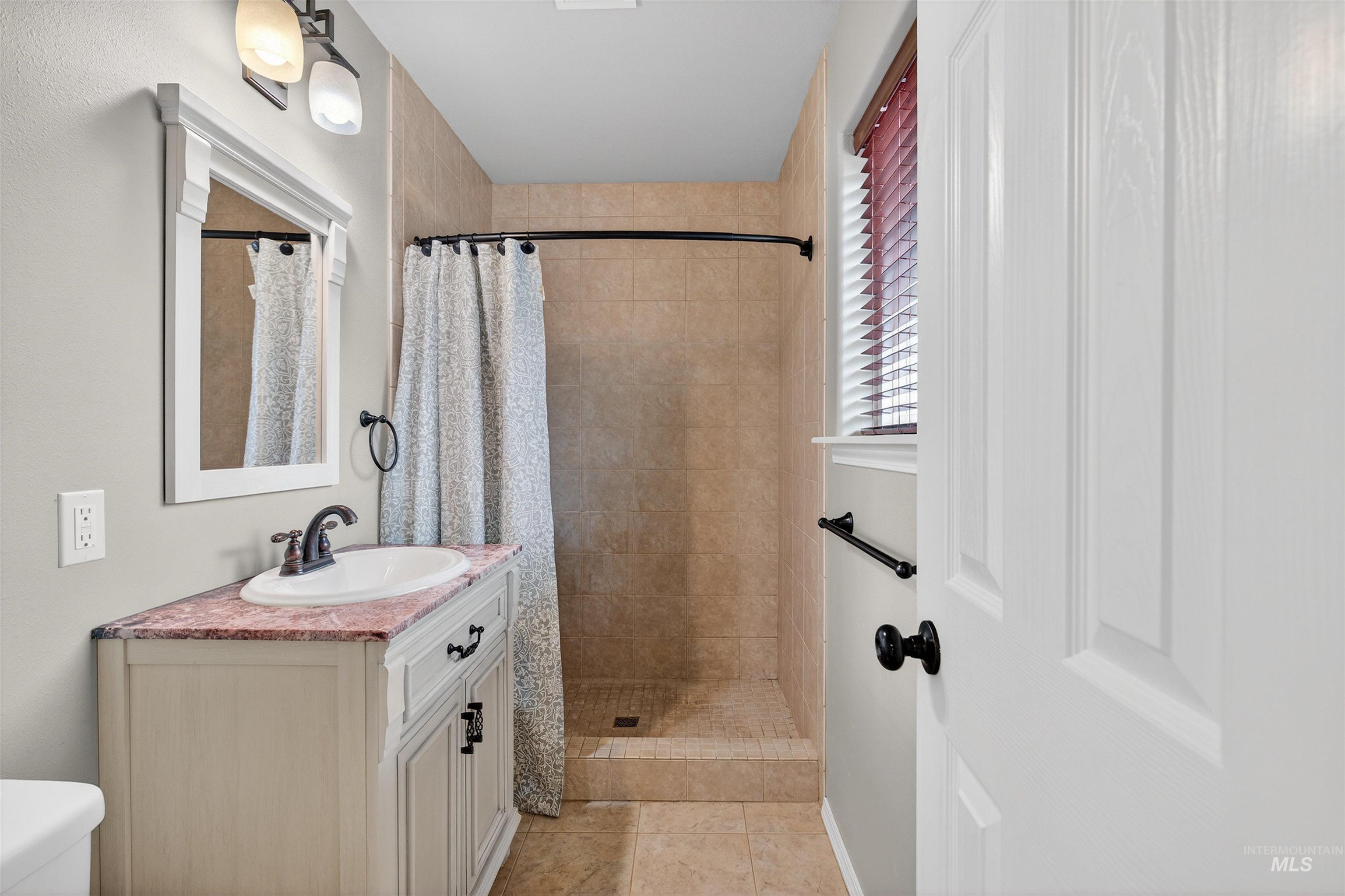 1031 16th Avenue, Clarkston, Washington 99403, 4 Bedrooms, 3 Bathrooms, Residential For Sale, Price $389,000,MLS 98973593