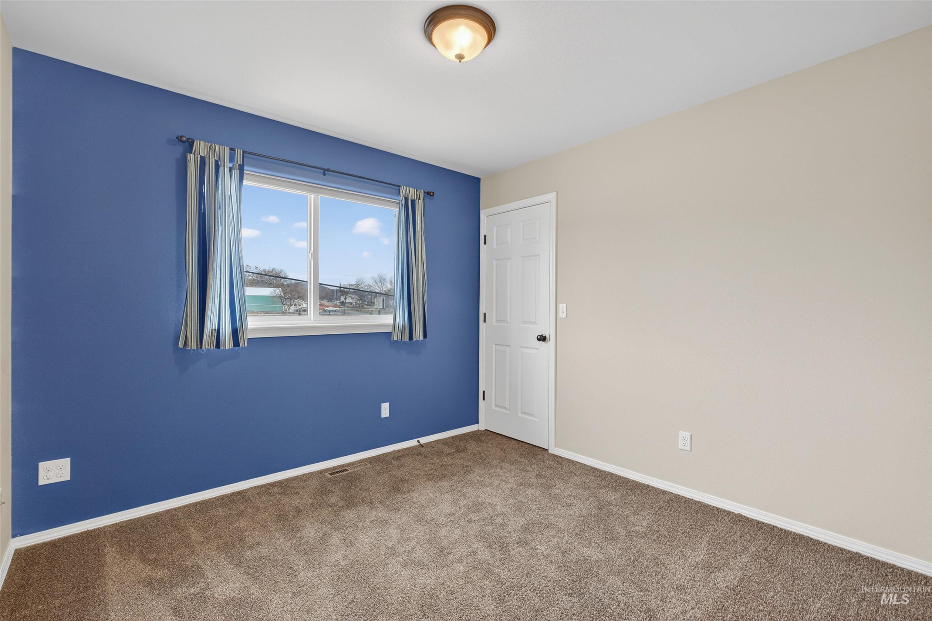 1031 16th Avenue, Clarkston, Washington 99403, 4 Bedrooms, 3 Bathrooms, Residential For Sale, Price $389,000,MLS 98973593