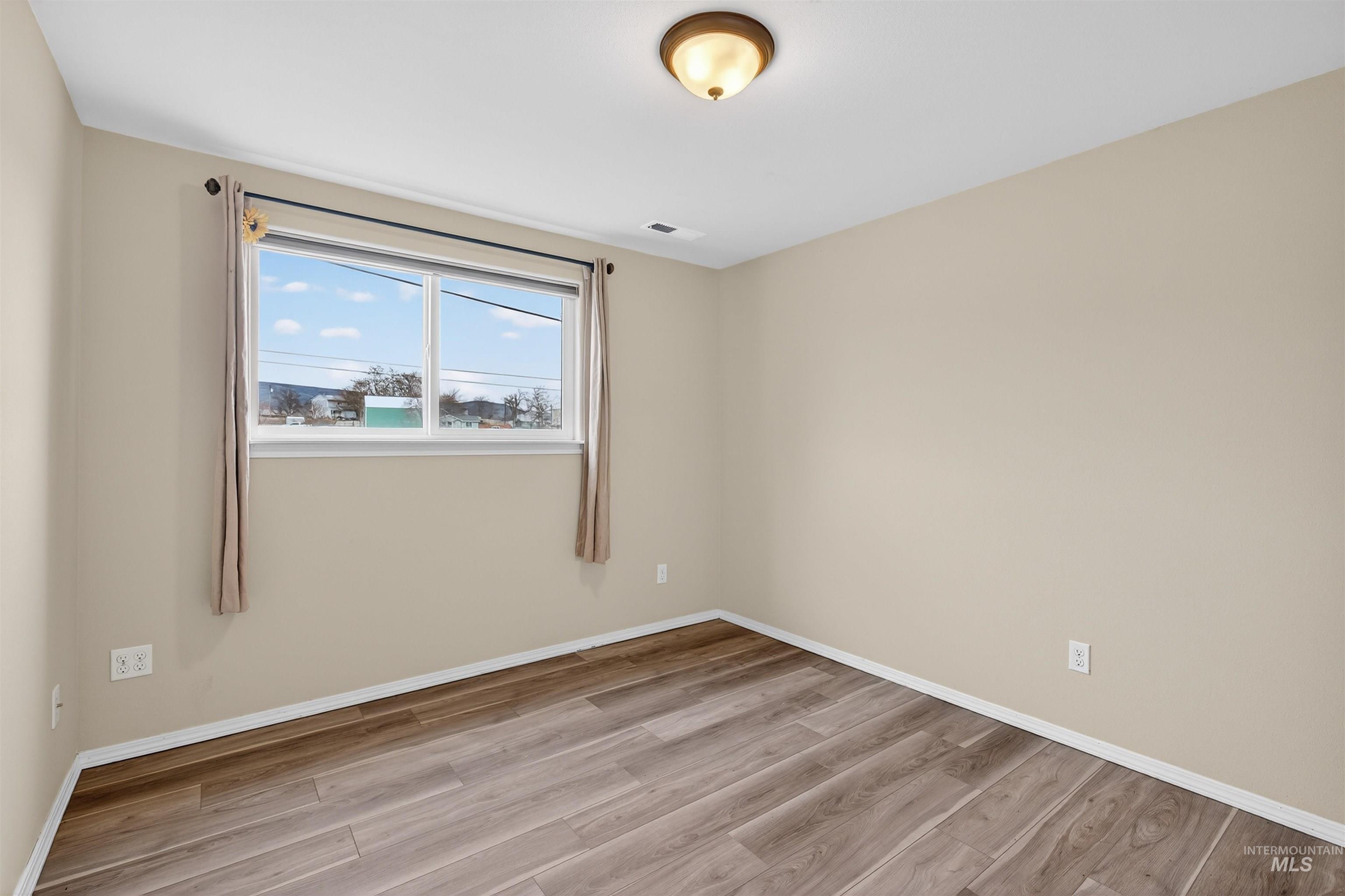 1031 16th Avenue, Clarkston, Washington 99403, 4 Bedrooms, 3 Bathrooms, Residential For Sale, Price $389,000,MLS 98973593