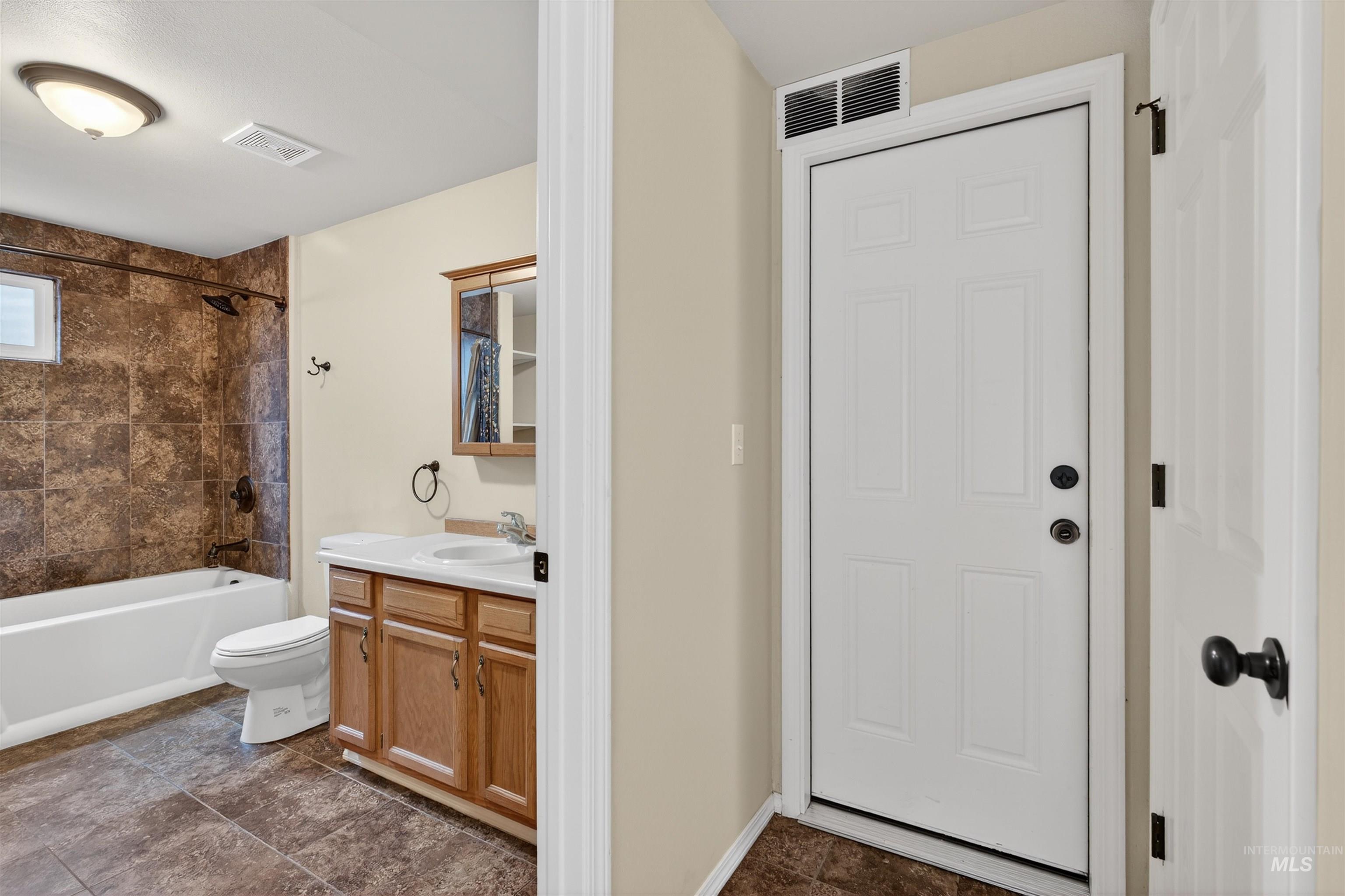 1031 16th Avenue, Clarkston, Washington 99403, 4 Bedrooms, 3 Bathrooms, Residential For Sale, Price $389,000,MLS 98973593