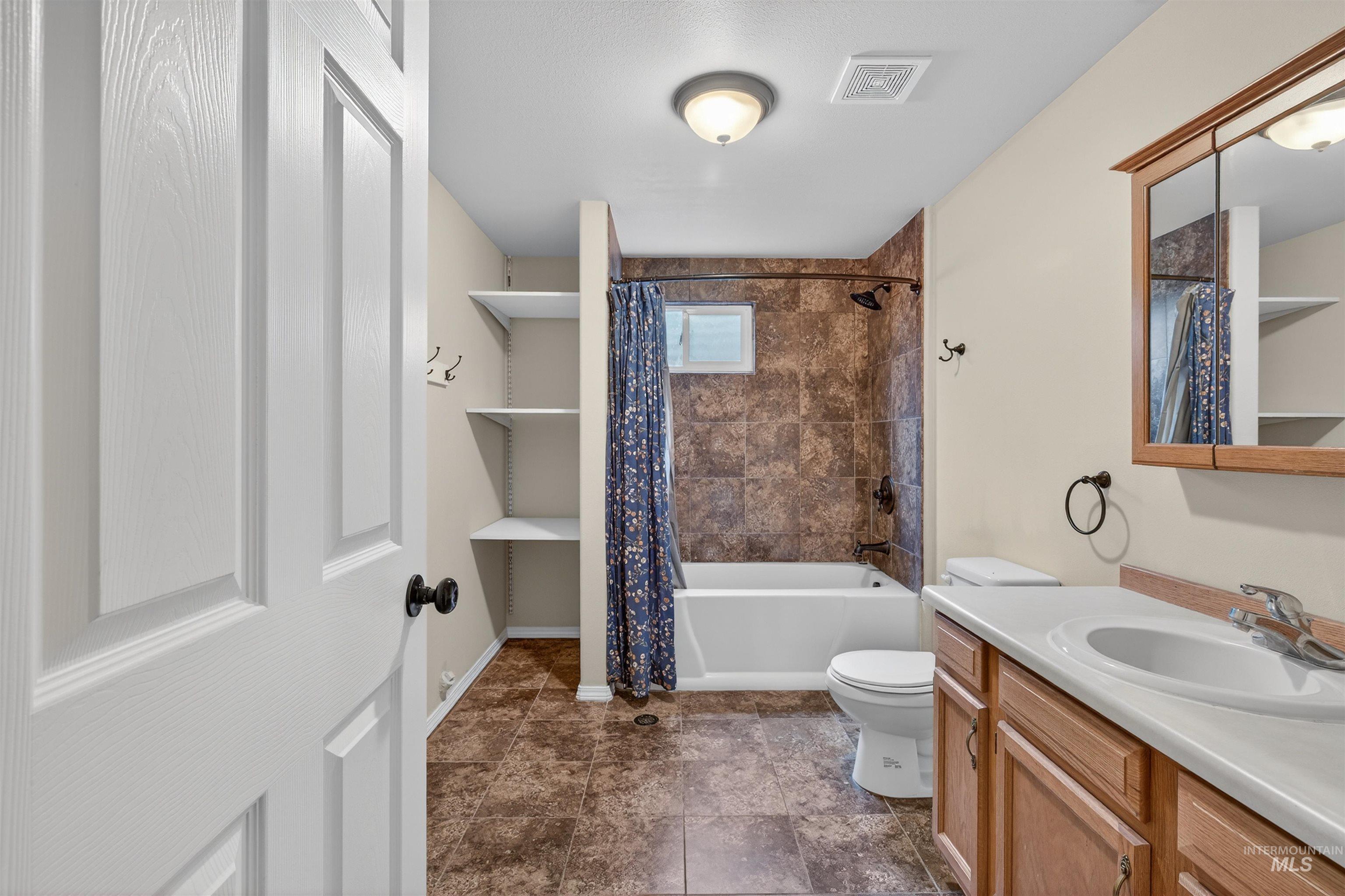 1031 16th Avenue, Clarkston, Washington 99403, 4 Bedrooms, 3 Bathrooms, Residential For Sale, Price $389,000,MLS 98973593