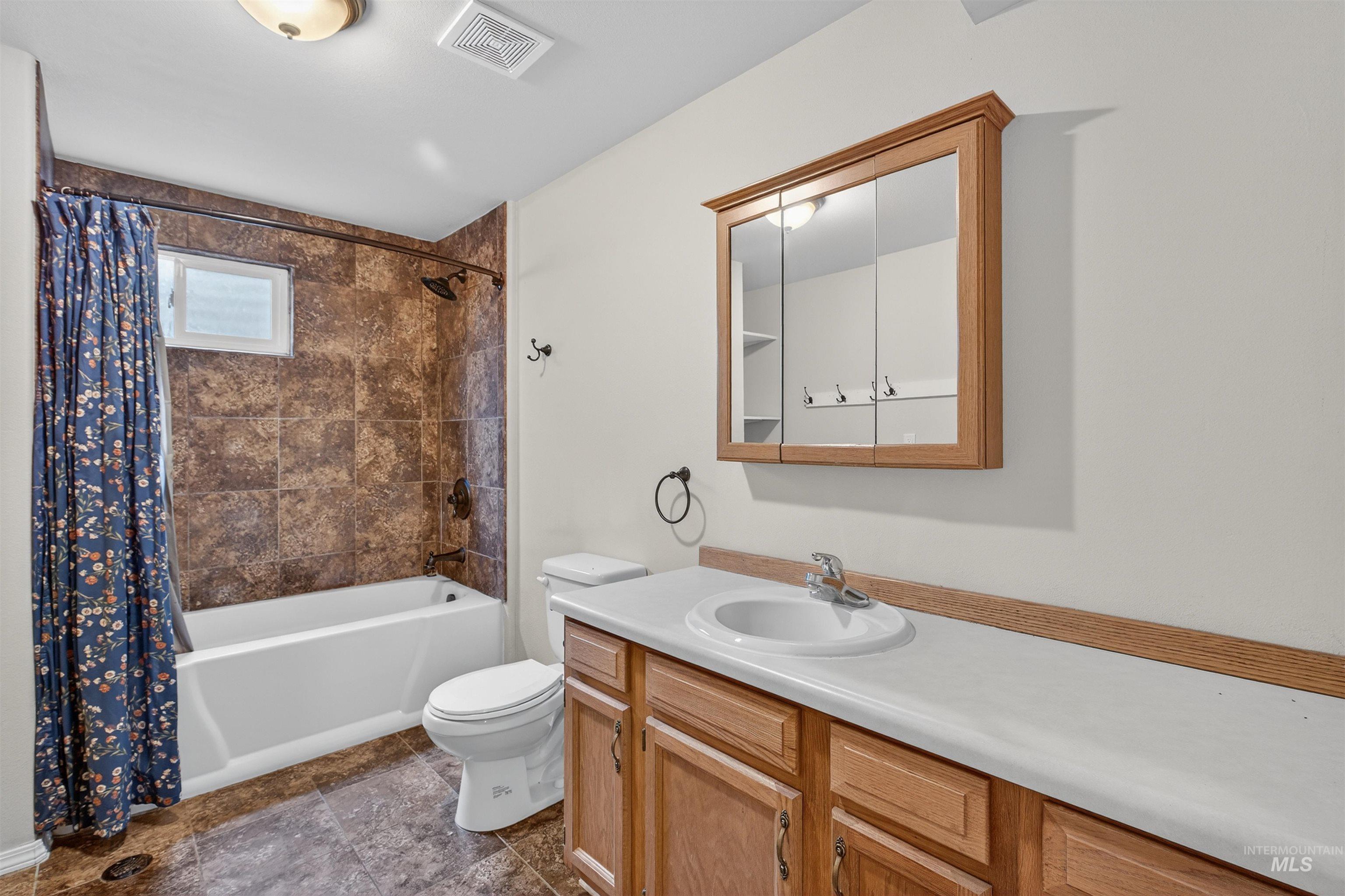 1031 16th Avenue, Clarkston, Washington 99403, 4 Bedrooms, 3 Bathrooms, Residential For Sale, Price $389,000,MLS 98973593