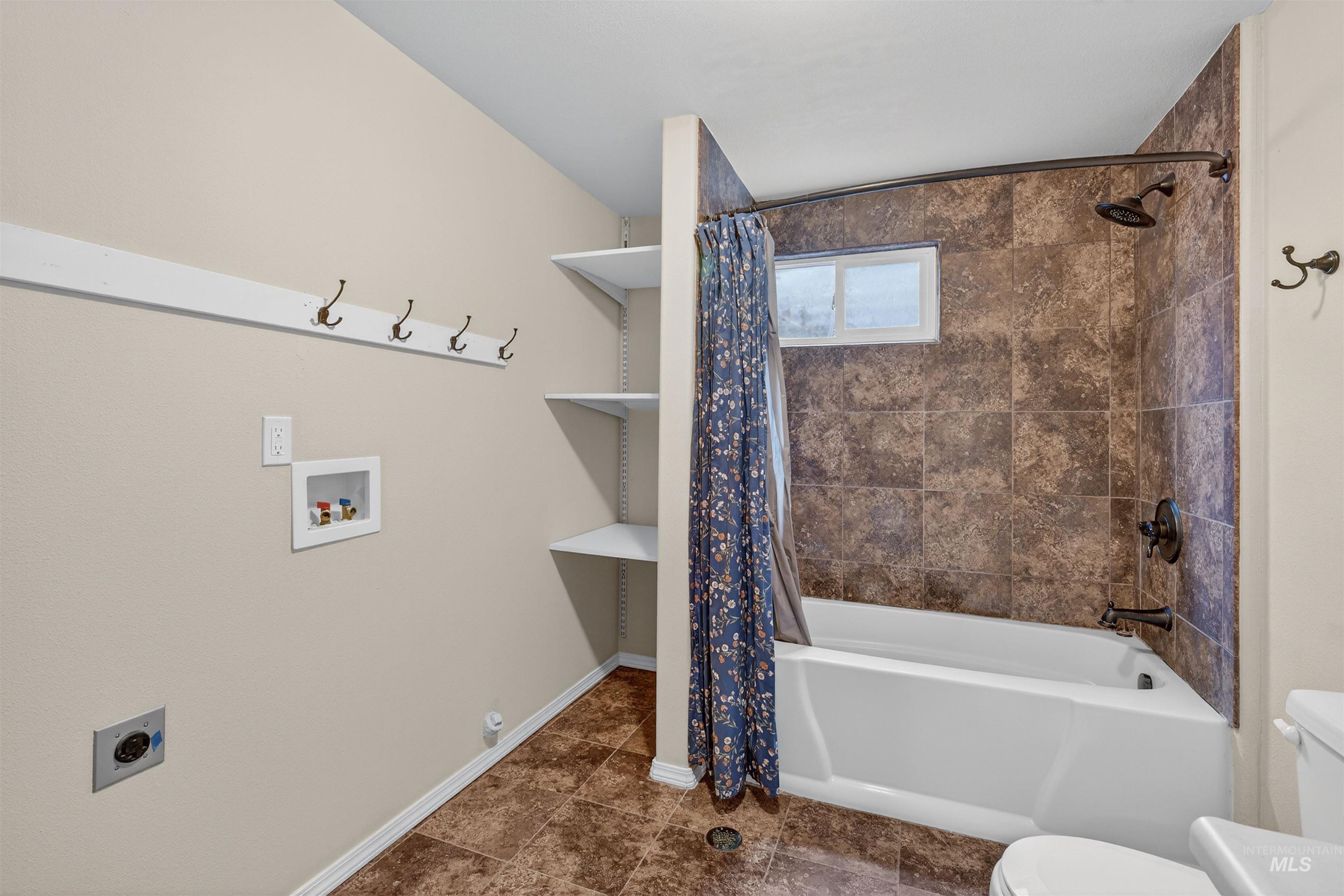 1031 16th Avenue, Clarkston, Washington 99403, 4 Bedrooms, 3 Bathrooms, Residential For Sale, Price $389,000,MLS 98973593