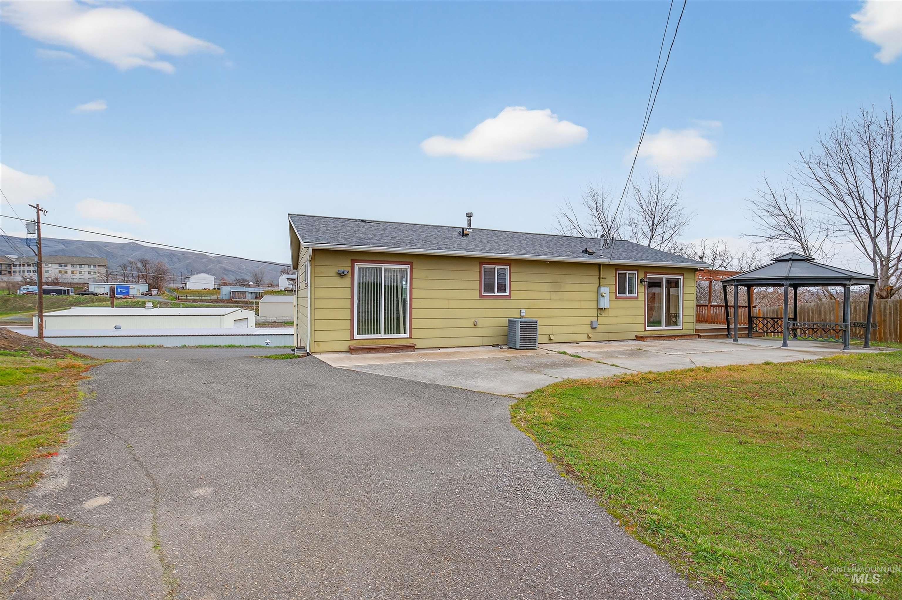 1031 16th Avenue, Clarkston, Washington 99403, 4 Bedrooms, 3 Bathrooms, Residential For Sale, Price $389,000,MLS 98973593