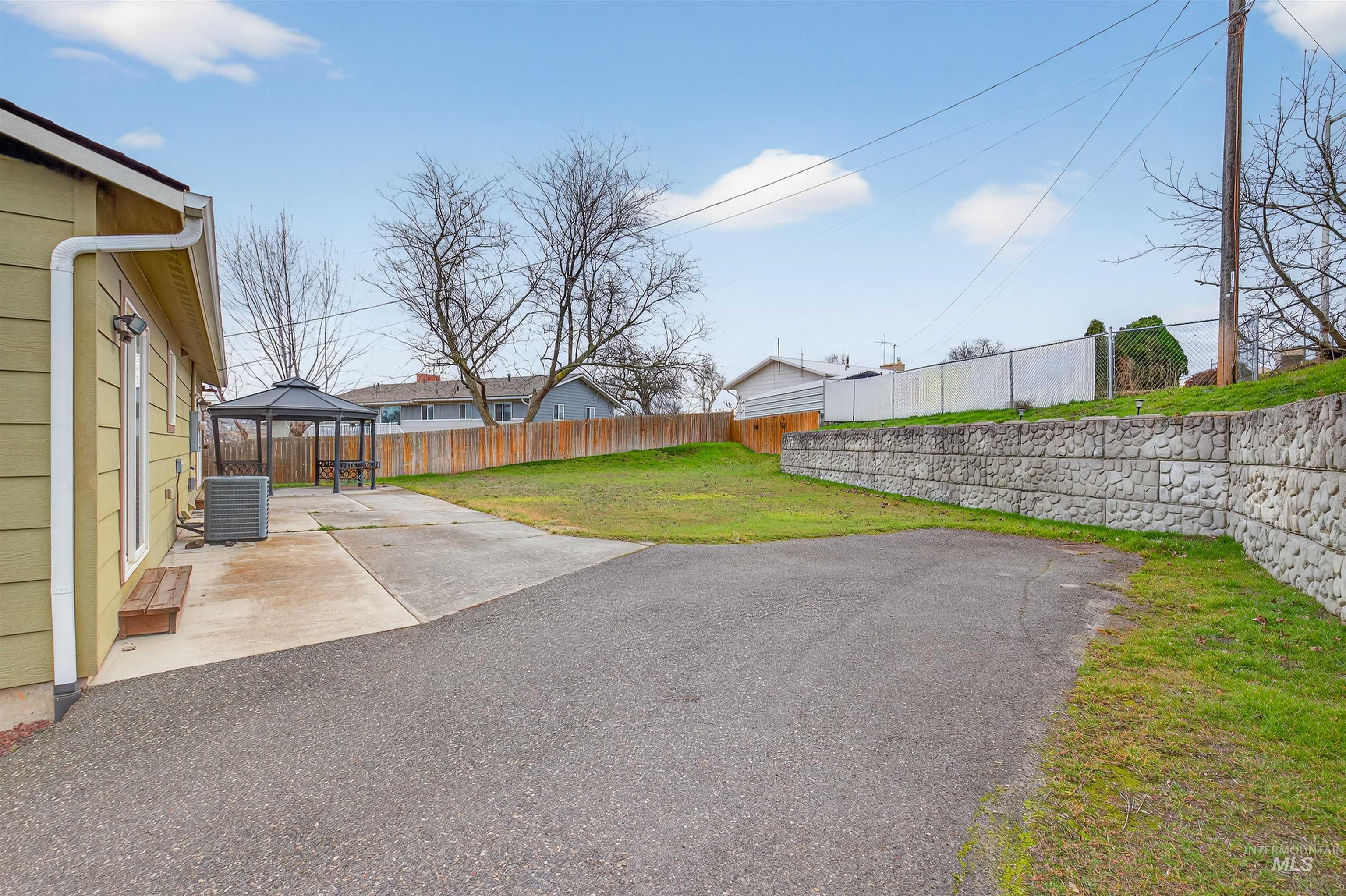 1031 16th Avenue, Clarkston, Washington 99403, 4 Bedrooms, 3 Bathrooms, Residential For Sale, Price $389,000,MLS 98973593