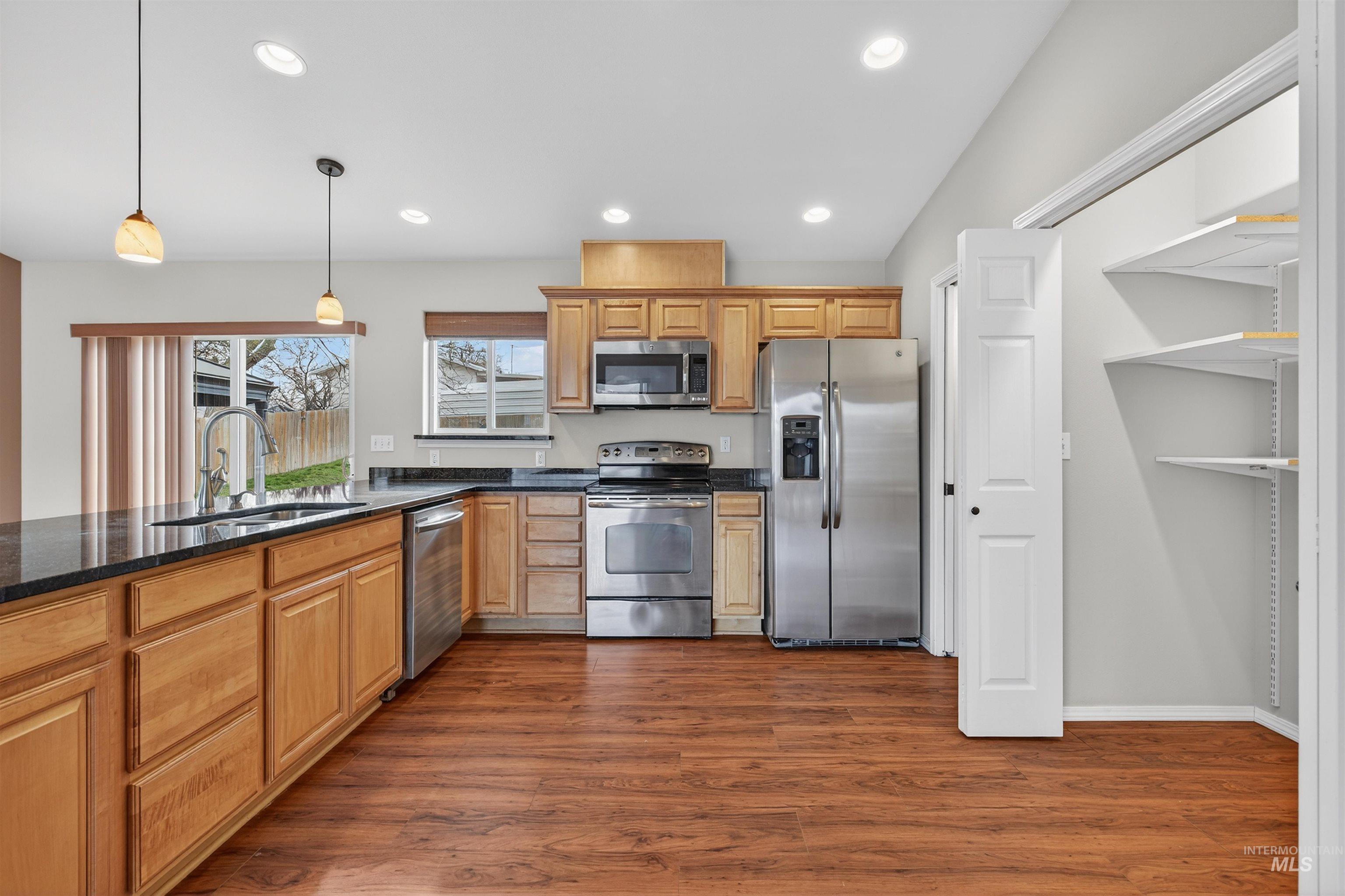 1031 16th Avenue, Clarkston, Washington 99403, 4 Bedrooms, 3 Bathrooms, Residential For Sale, Price $389,000,MLS 98973593