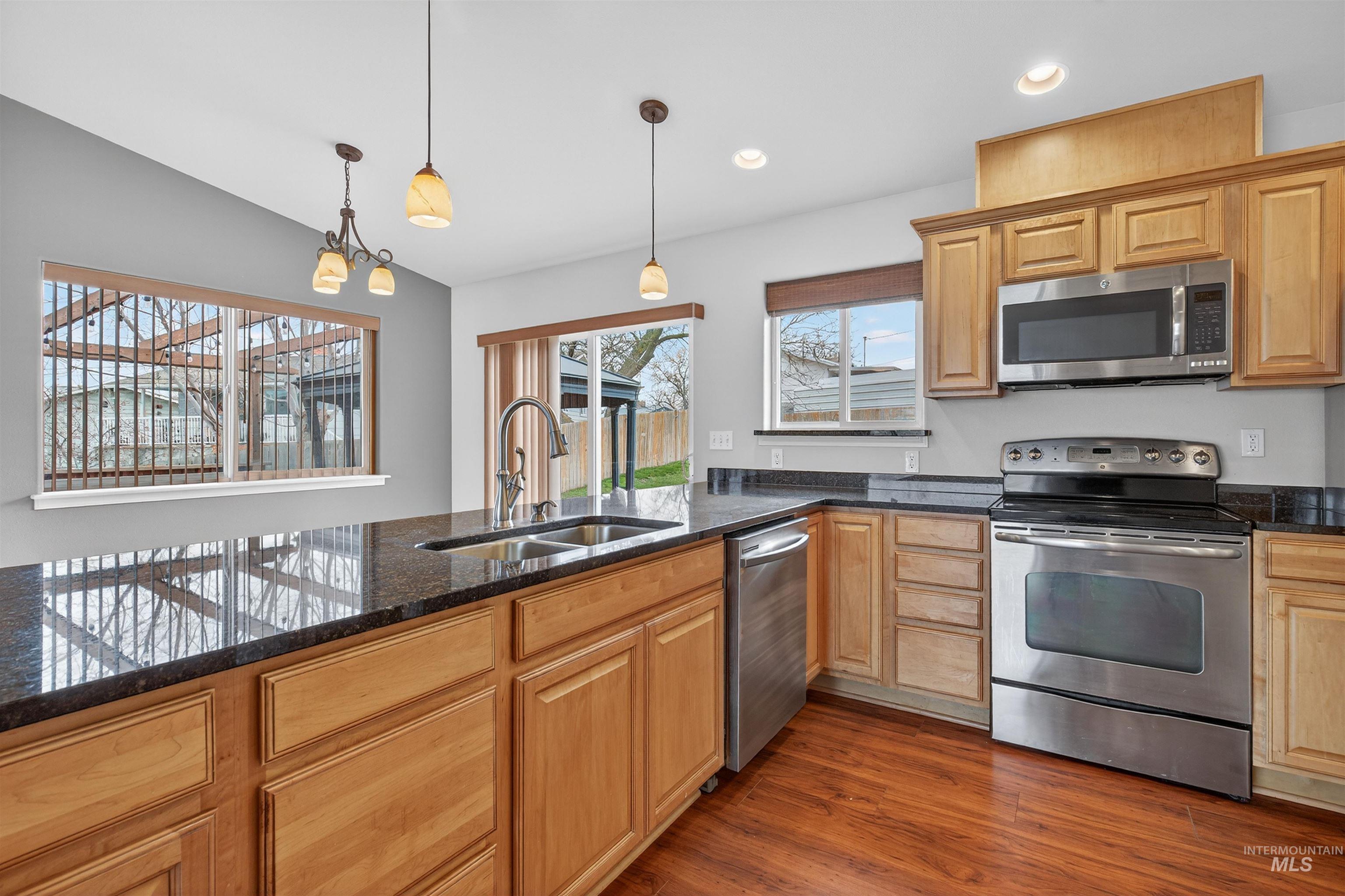 1031 16th Avenue, Clarkston, Washington 99403, 4 Bedrooms, 3 Bathrooms, Residential For Sale, Price $389,000,MLS 98973593