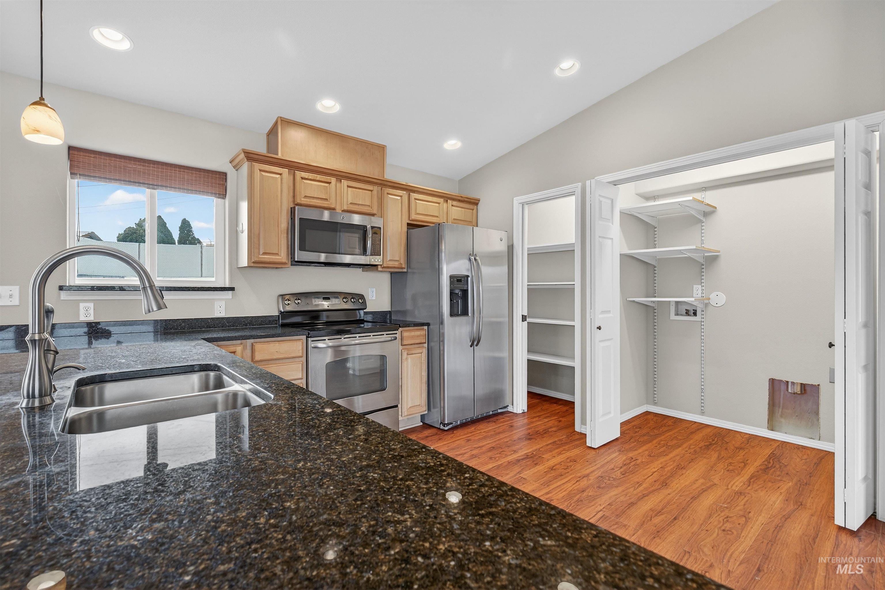 1031 16th Avenue, Clarkston, Washington 99403, 4 Bedrooms, 3 Bathrooms, Residential For Sale, Price $389,000,MLS 98973593