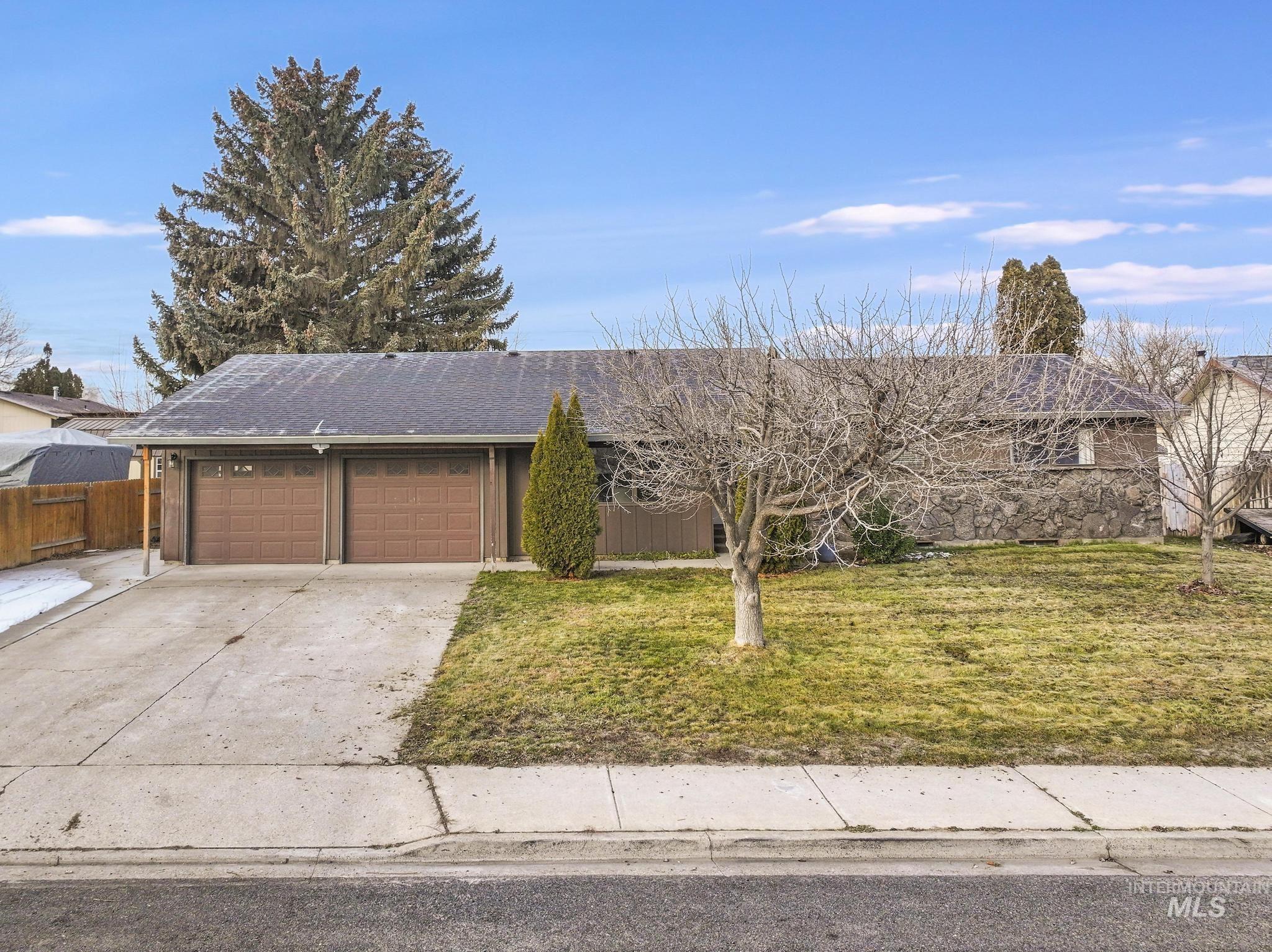 745 Newport St., Twin Falls, Idaho 83301, 5 Bedrooms, 3 Bathrooms, Residential For Sale, Price $415,000,MLS 98973594