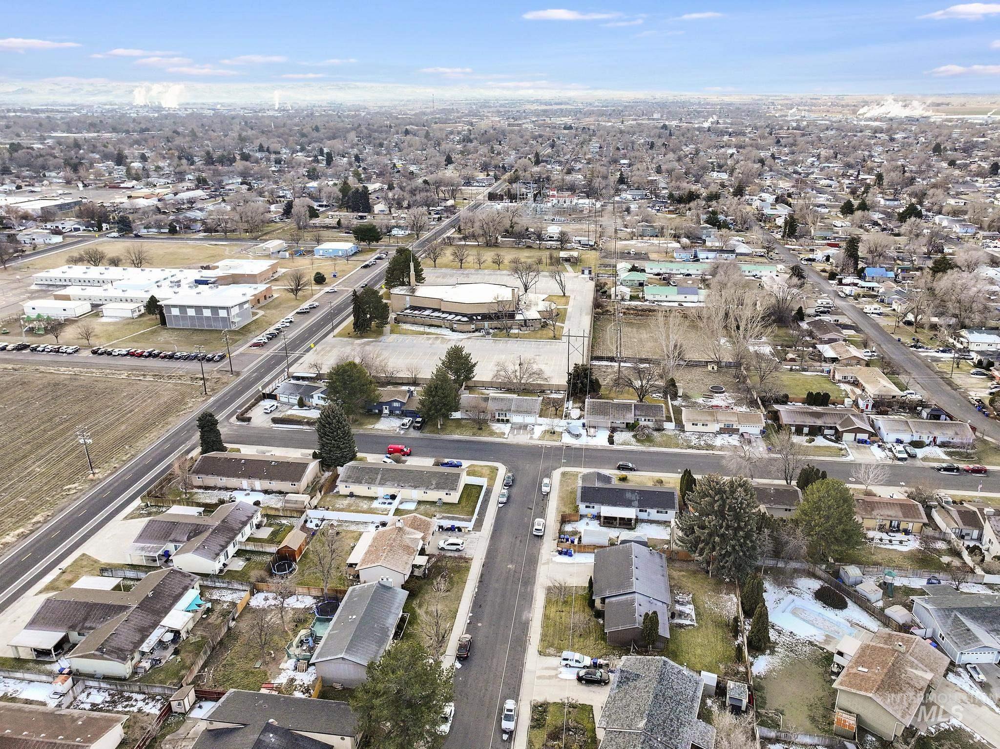 745 Newport St., Twin Falls, Idaho 83301, 5 Bedrooms, 3 Bathrooms, Residential For Sale, Price $415,000,MLS 98973594