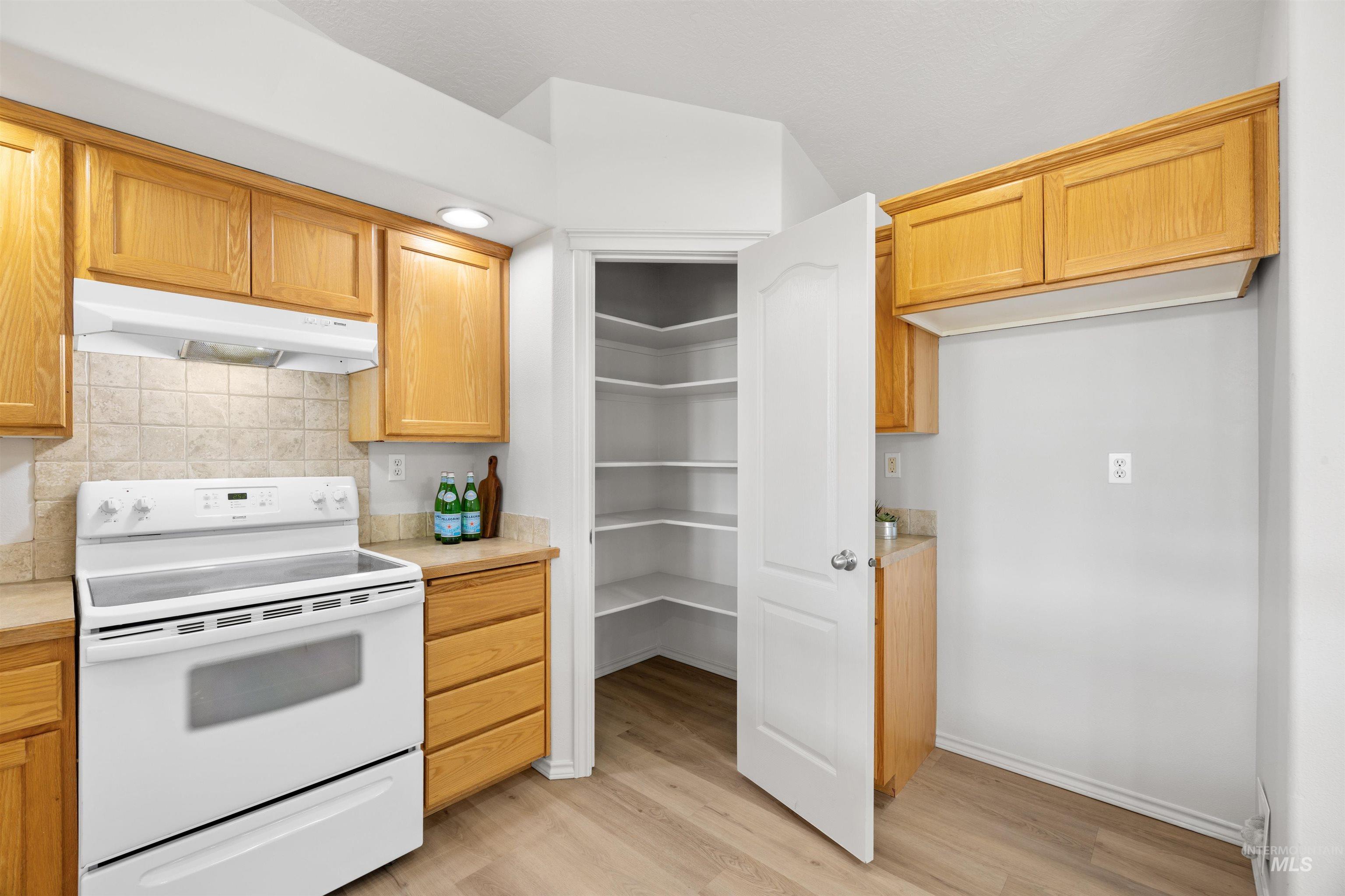 4122 E Roan Meadow, Nampa, Idaho 83687, 4 Bedrooms, 2 Bathrooms, Residential For Sale, Price $400,000,MLS 98973595