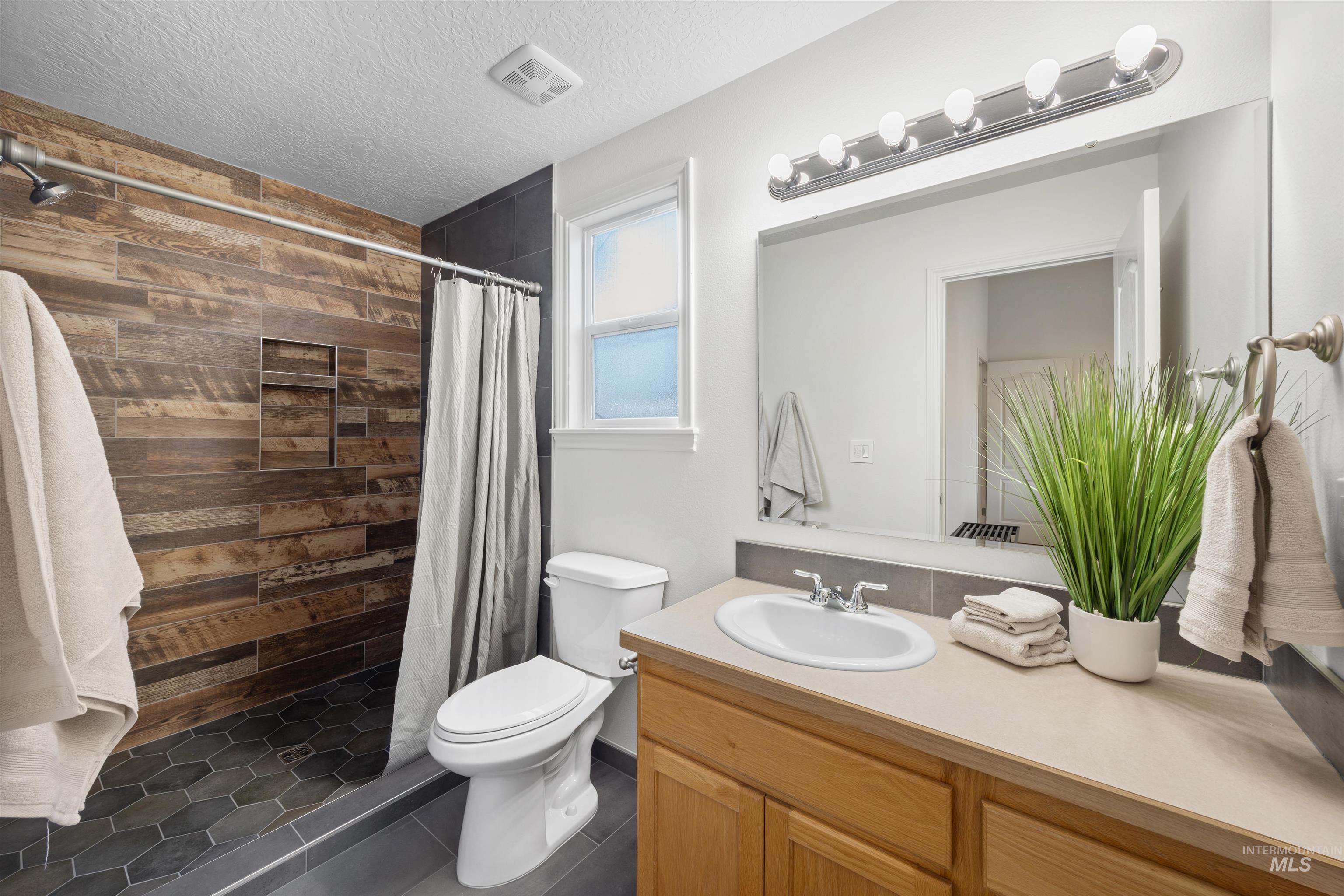 4122 E Roan Meadow, Nampa, Idaho 83687, 4 Bedrooms, 2 Bathrooms, Residential For Sale, Price $400,000,MLS 98973595