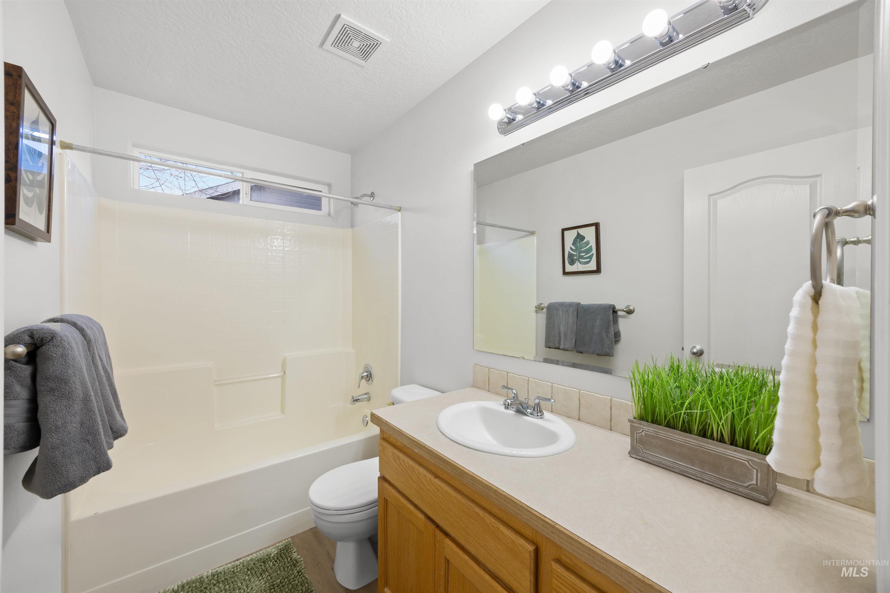 4122 E Roan Meadow, Nampa, Idaho 83687, 4 Bedrooms, 2 Bathrooms, Residential For Sale, Price $400,000,MLS 98973595