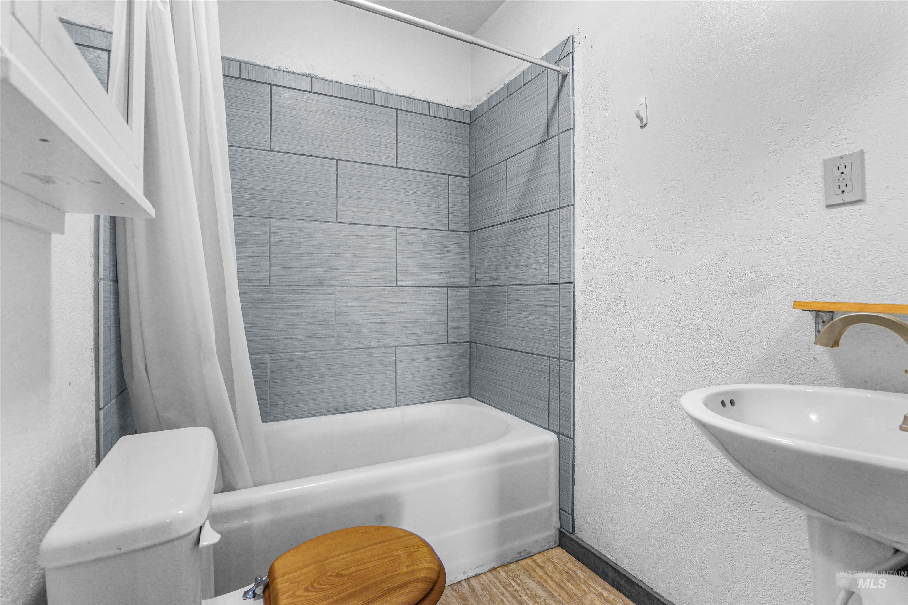 714 4th Ave East, Gooding, Idaho 83330, 2 Bedrooms, 1 Bathroom, Residential For Sale, Price $225,000,MLS 98973598