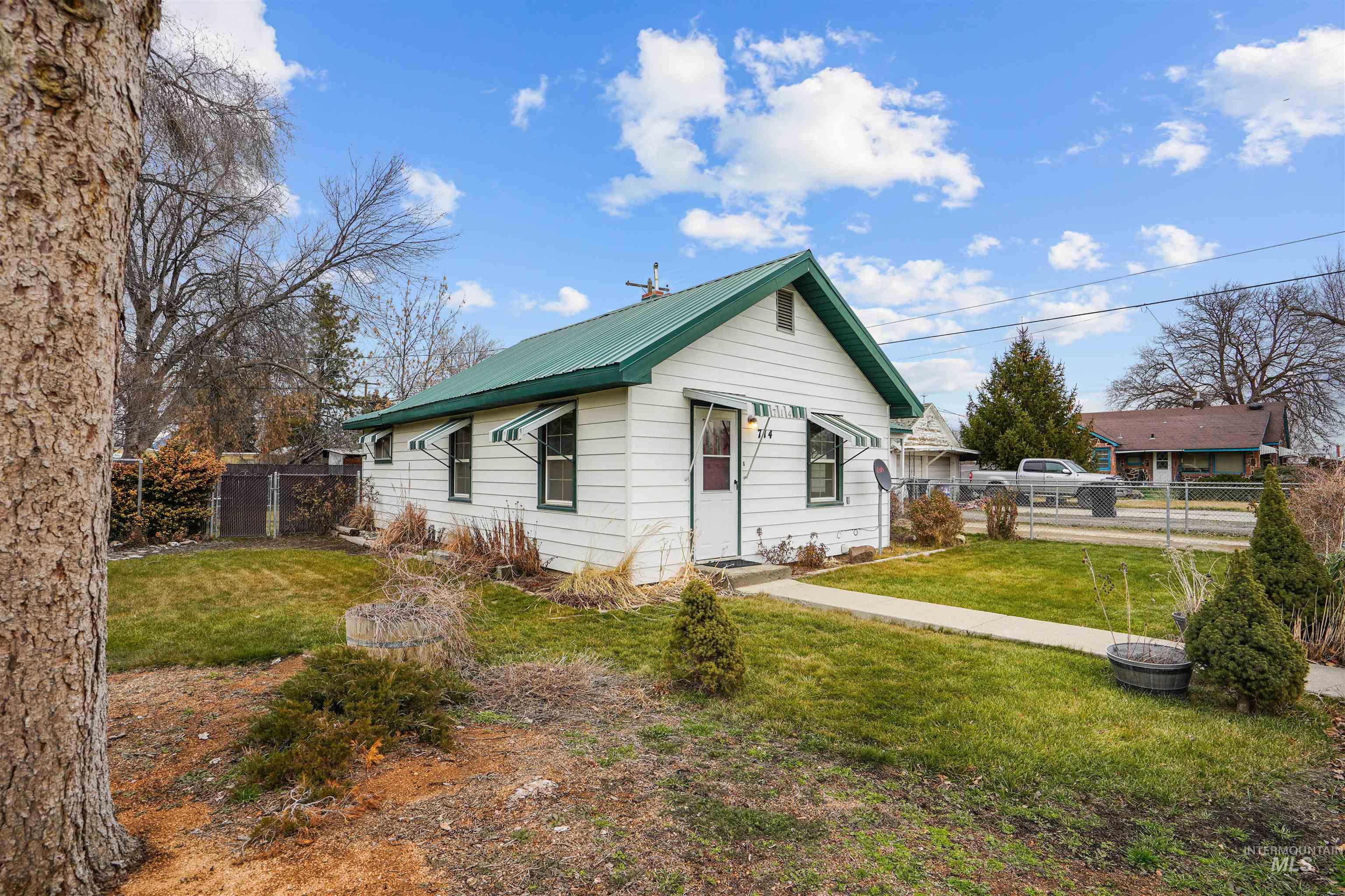 714 4th Ave East, Gooding, Idaho 83330, 2 Bedrooms, 1 Bathroom, Residential For Sale, Price $225,000,MLS 98973598