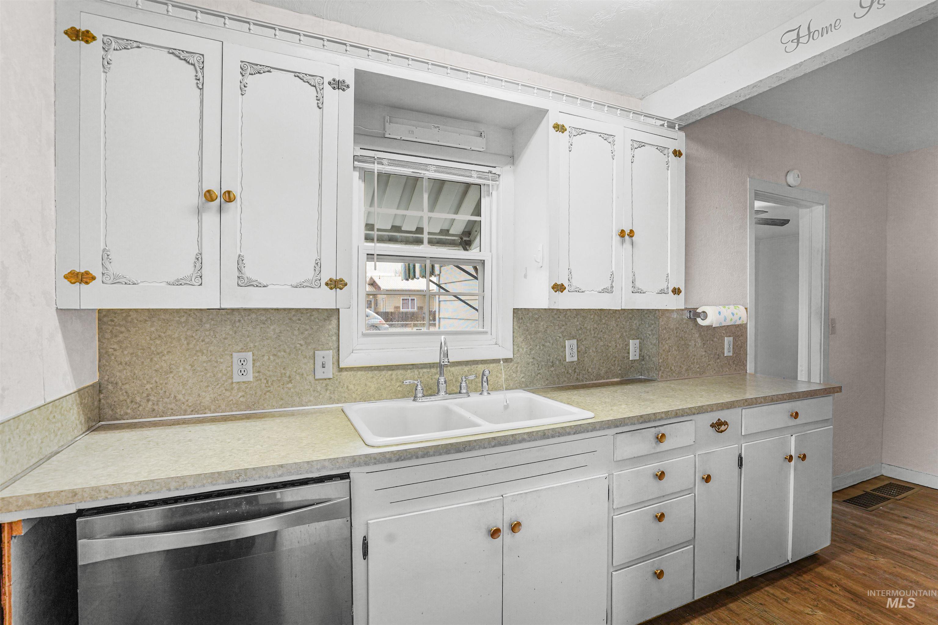 714 4th Ave East, Gooding, Idaho 83330, 2 Bedrooms, 1 Bathroom, Residential For Sale, Price $225,000,MLS 98973598