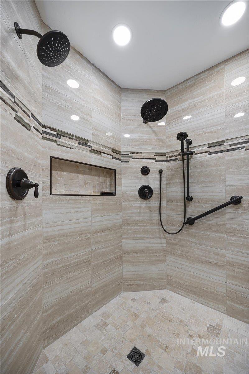 474 Kay Dr., Twin Falls, Idaho 83301, 4 Bedrooms, 4 Bathrooms, Residential For Sale, Price $925,000,MLS 98973599