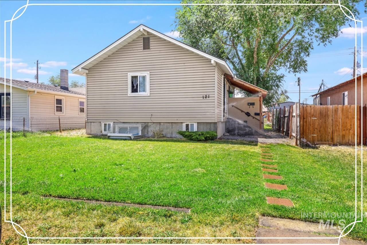 121 7th Ave S, Buhl, Idaho 83316, 4 Bedrooms, 2 Bathrooms, Residential For Sale, Price $270,000,MLS 98973600