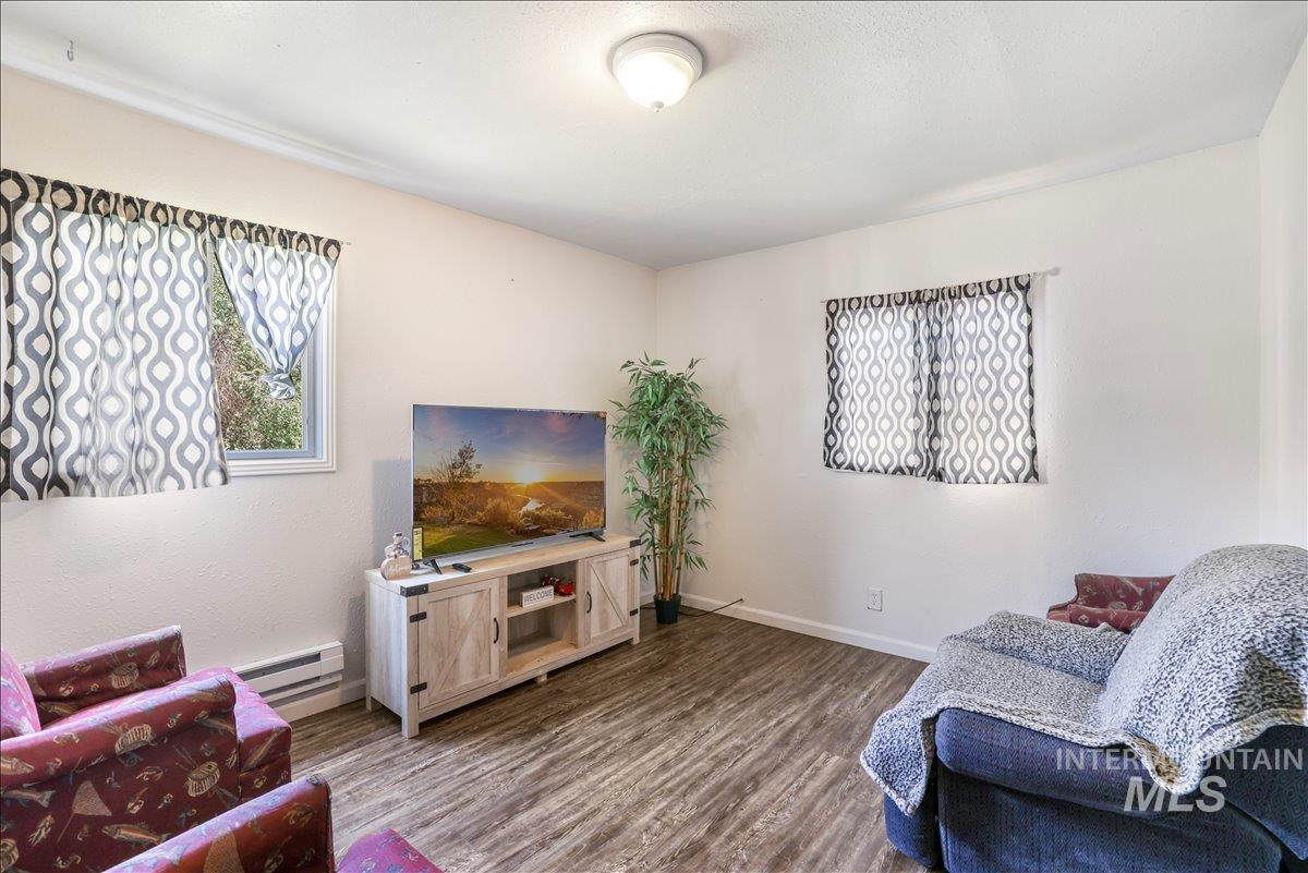 121 7th Ave S, Buhl, Idaho 83316, 4 Bedrooms, 2 Bathrooms, Residential For Sale, Price $270,000,MLS 98973600