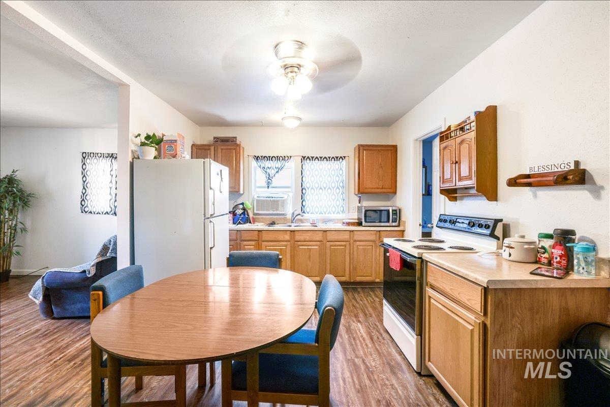 121 7th Ave S, Buhl, Idaho 83316, 4 Bedrooms, 2 Bathrooms, Residential For Sale, Price $270,000,MLS 98973600