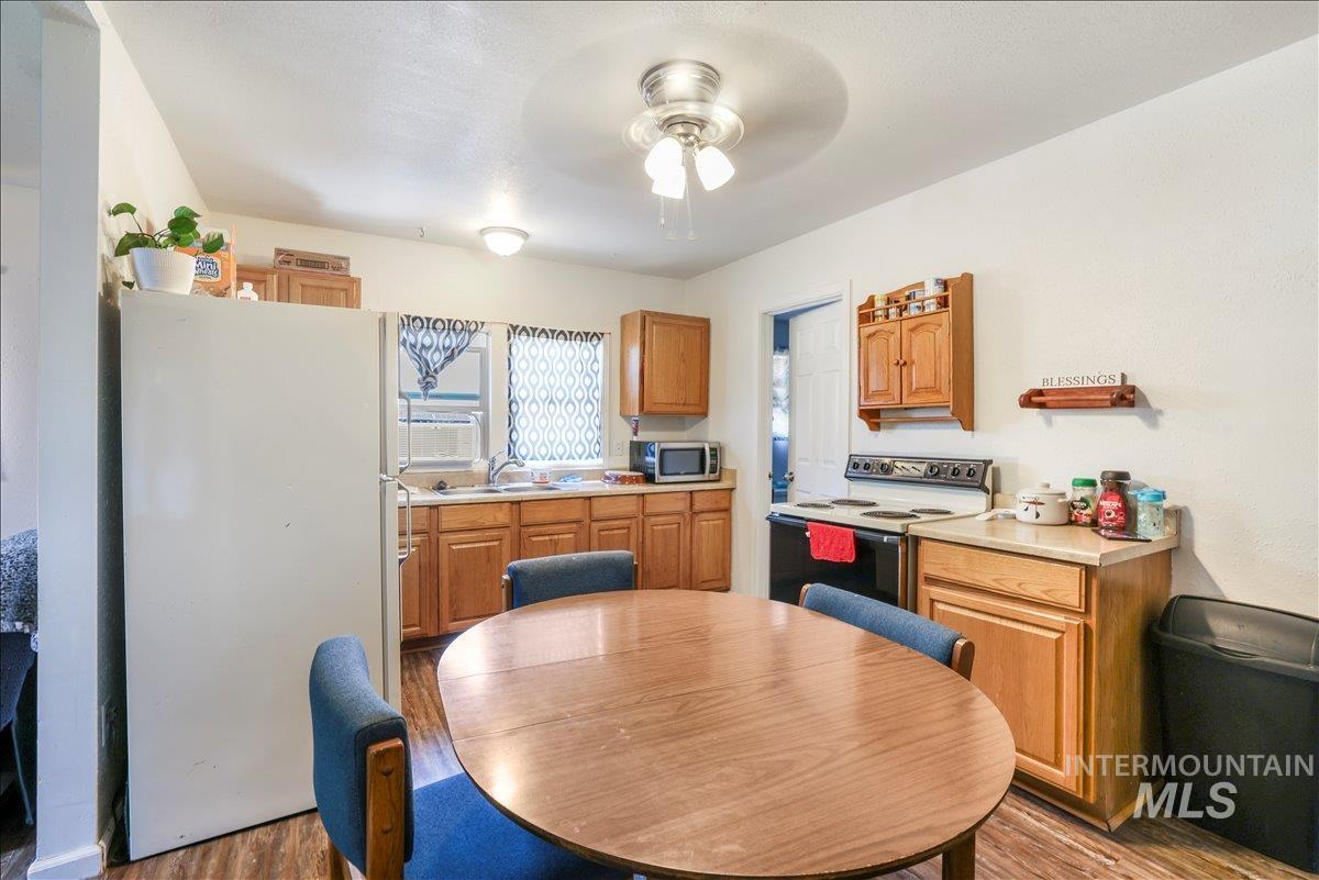 121 7th Ave S, Buhl, Idaho 83316, 4 Bedrooms, 2 Bathrooms, Residential For Sale, Price $270,000,MLS 98973600