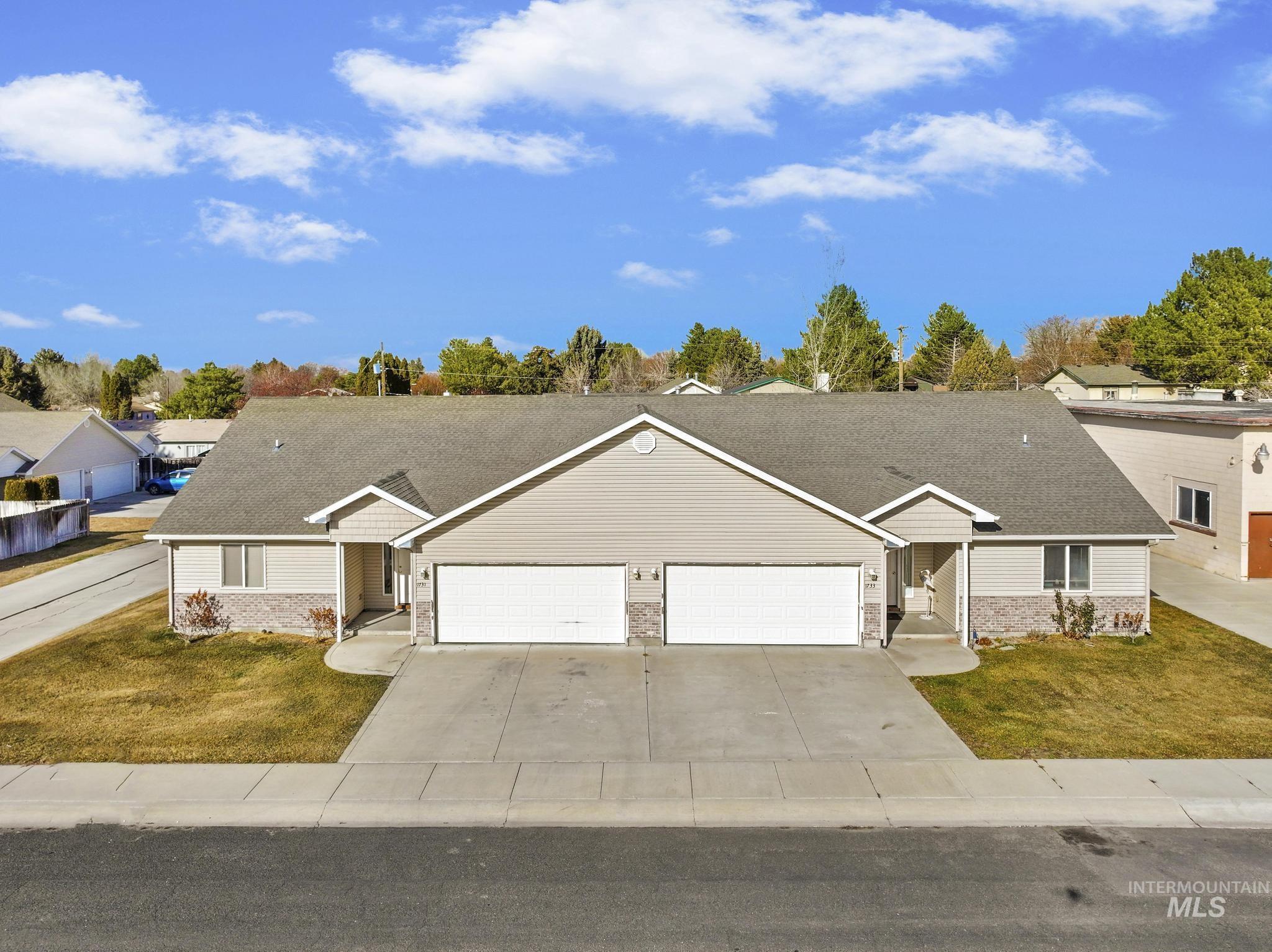 1731 & 1733 Dora Dr N, Twin Falls, Idaho 83301, 3 Bedrooms, 2 Bathrooms, Residential Income For Sale, Price $589,000,MLS 98973603