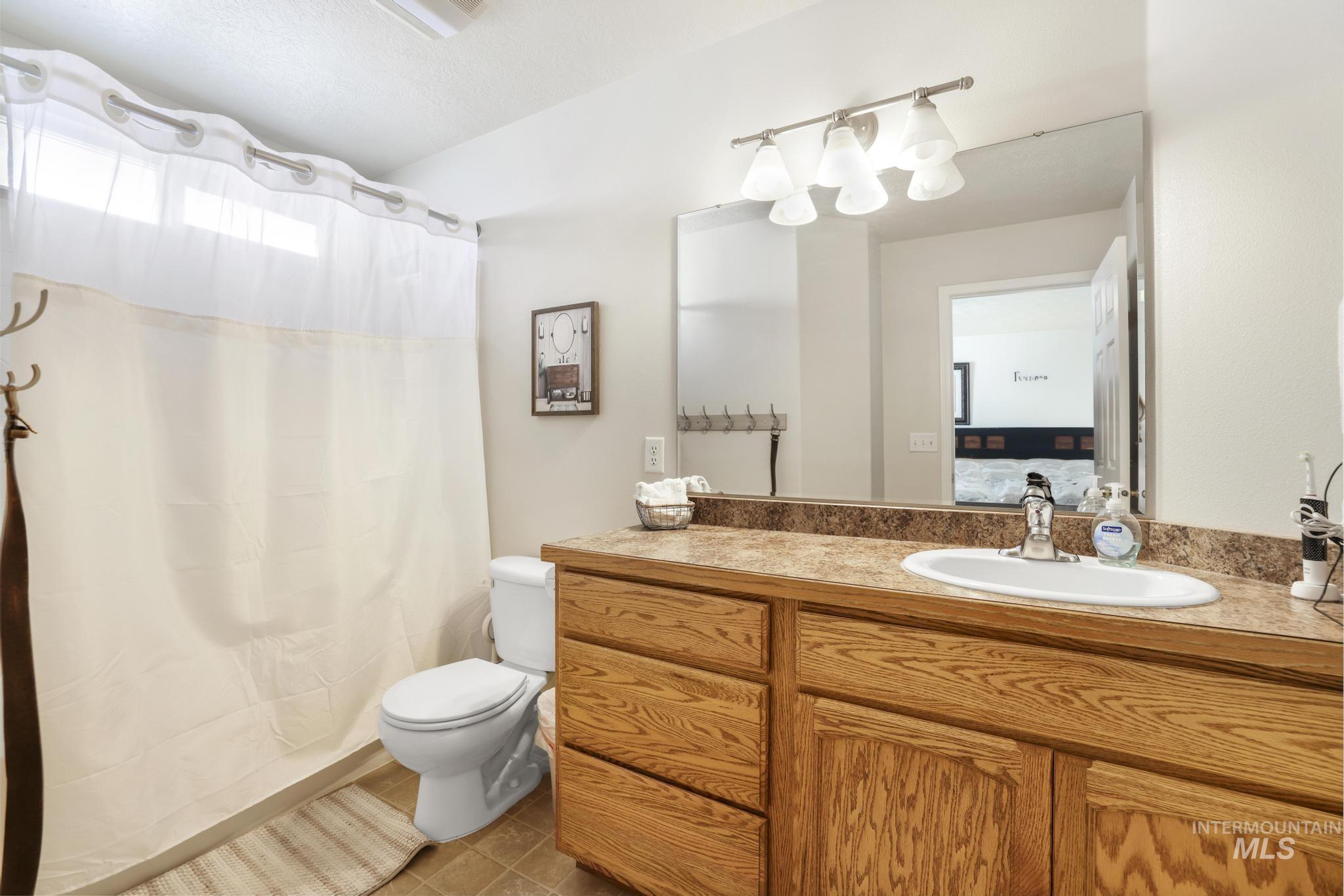 1731 & 1733 Dora Dr N, Twin Falls, Idaho 83301, 3 Bedrooms, 2 Bathrooms, Residential Income For Sale, Price $589,000,MLS 98973603