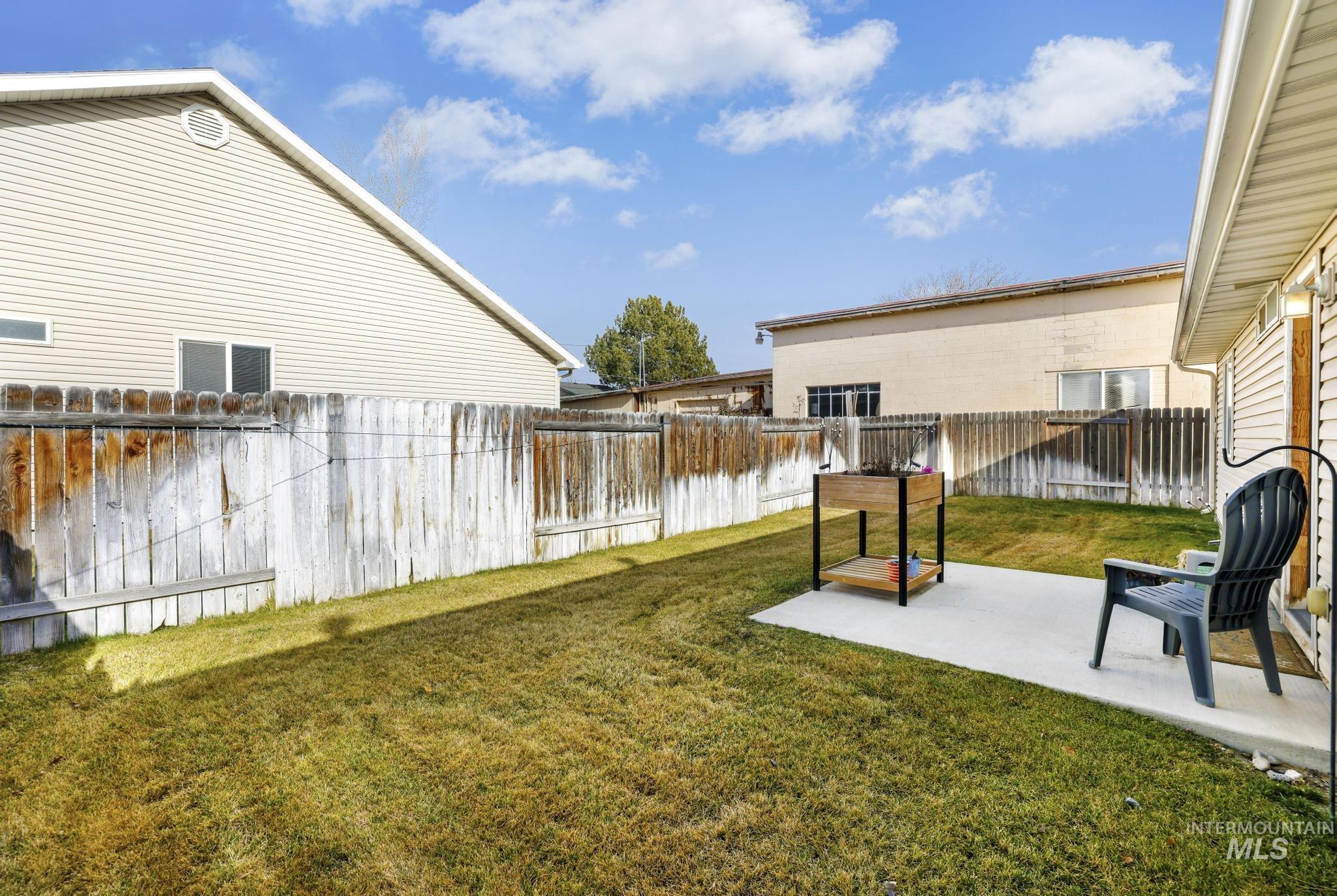 1731 & 1733 Dora Dr N, Twin Falls, Idaho 83301, 3 Bedrooms, 2 Bathrooms, Residential Income For Sale, Price $589,000,MLS 98973603