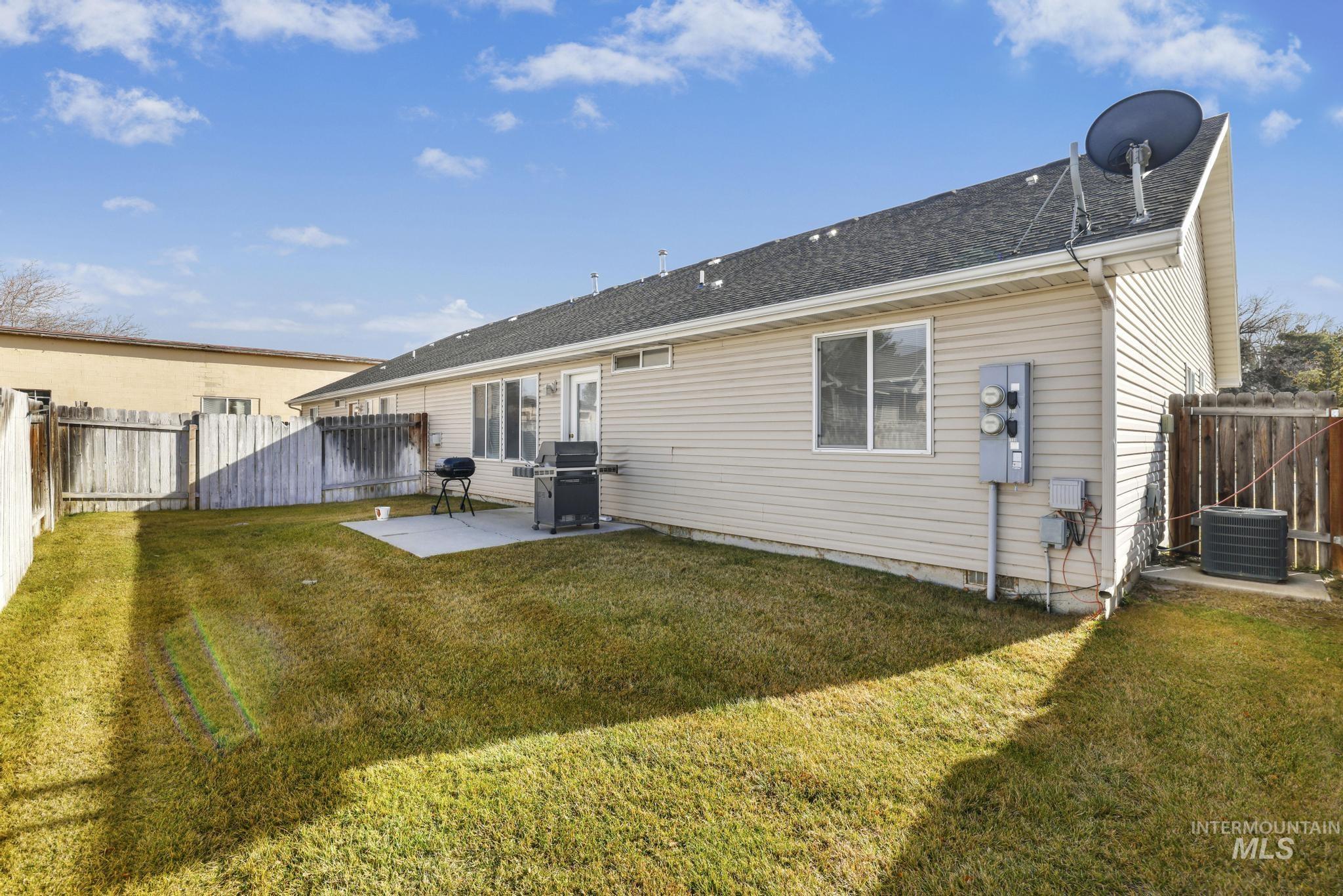 1731 & 1733 Dora Dr N, Twin Falls, Idaho 83301, 3 Bedrooms, 2 Bathrooms, Residential Income For Sale, Price $589,000,MLS 98973603