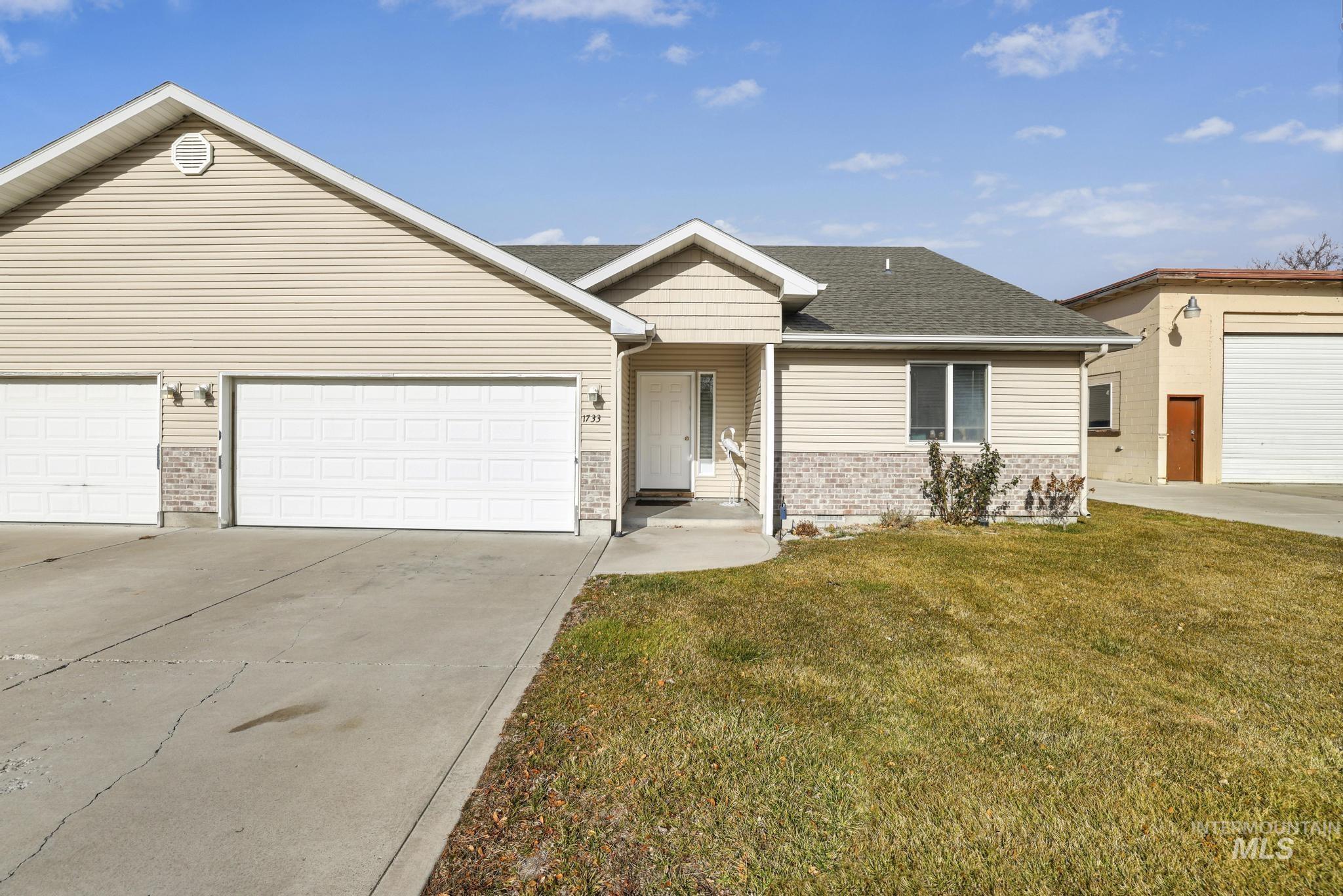 1731 & 1733 Dora Dr N, Twin Falls, Idaho 83301, 3 Bedrooms, 2 Bathrooms, Residential Income For Sale, Price $589,000,MLS 98973603